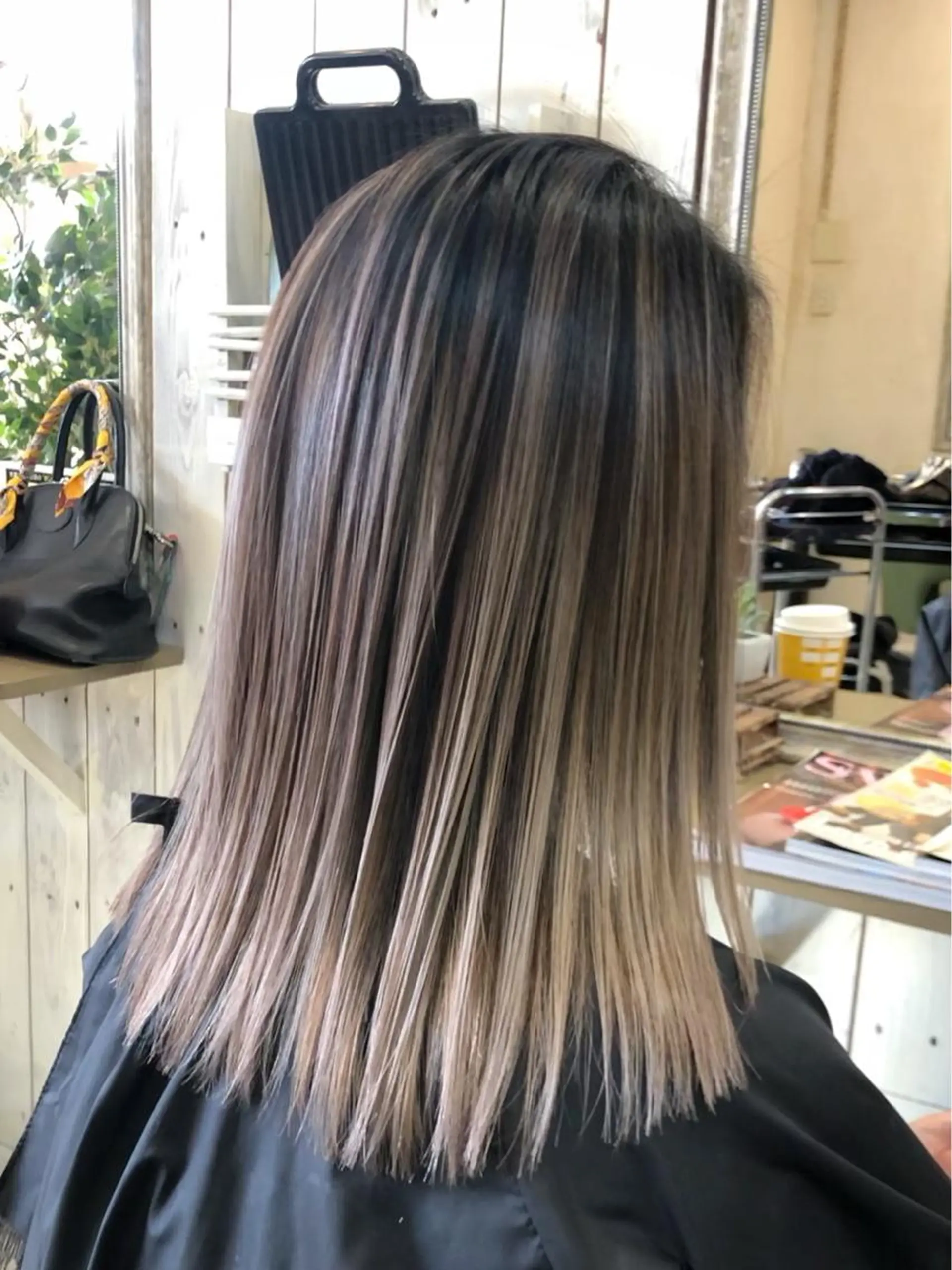 ミディアム レイヤーカット カット ヘアカラー 韓国レイヤー外国人風 透明感カラー髪質改善のヘアスタイル