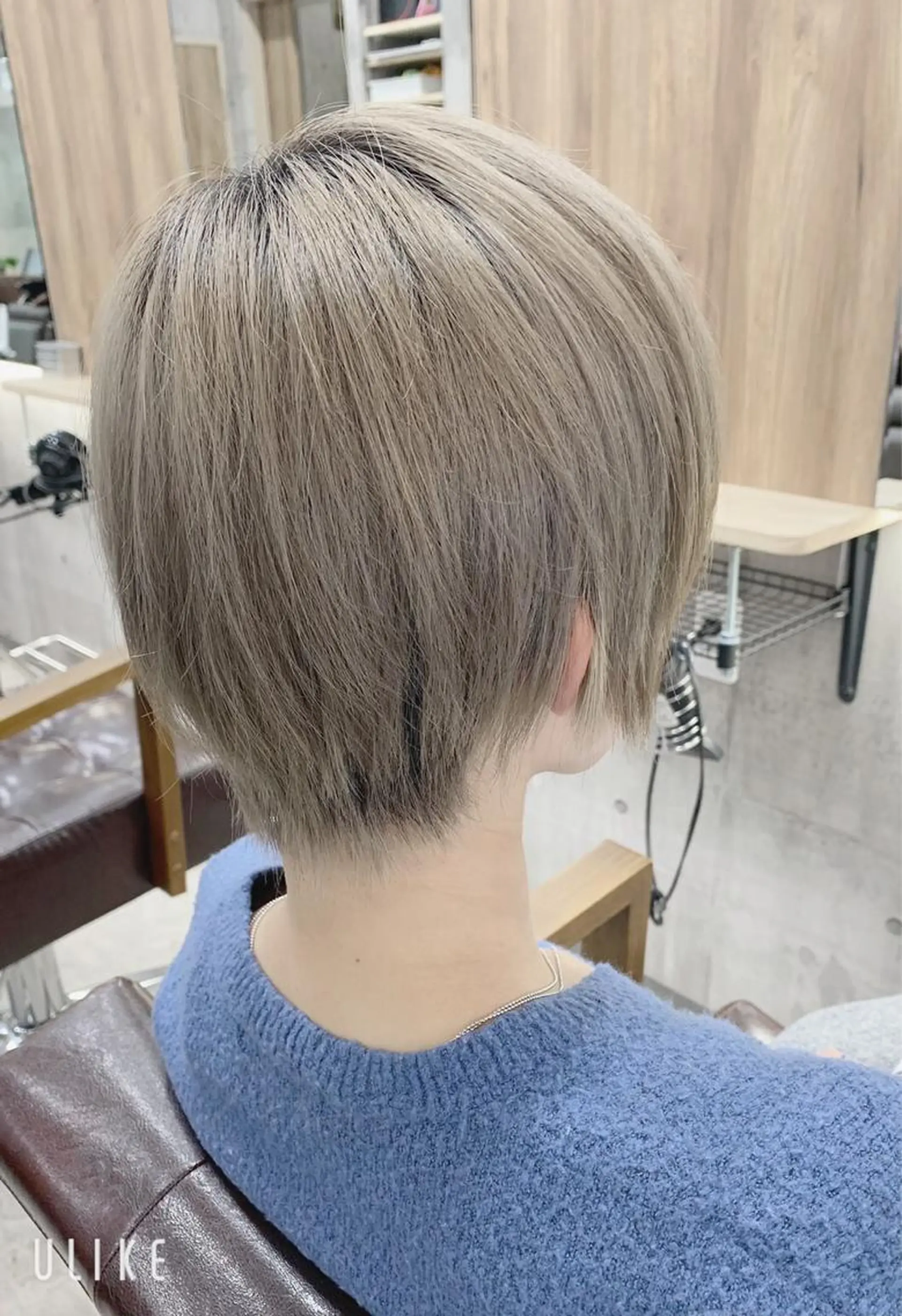ショート カラー バレイヤージュ ブリーチ ダブルカラー グラデーションカラー グレージュ ヘアカラー hair salon mementoのヘアスタイル