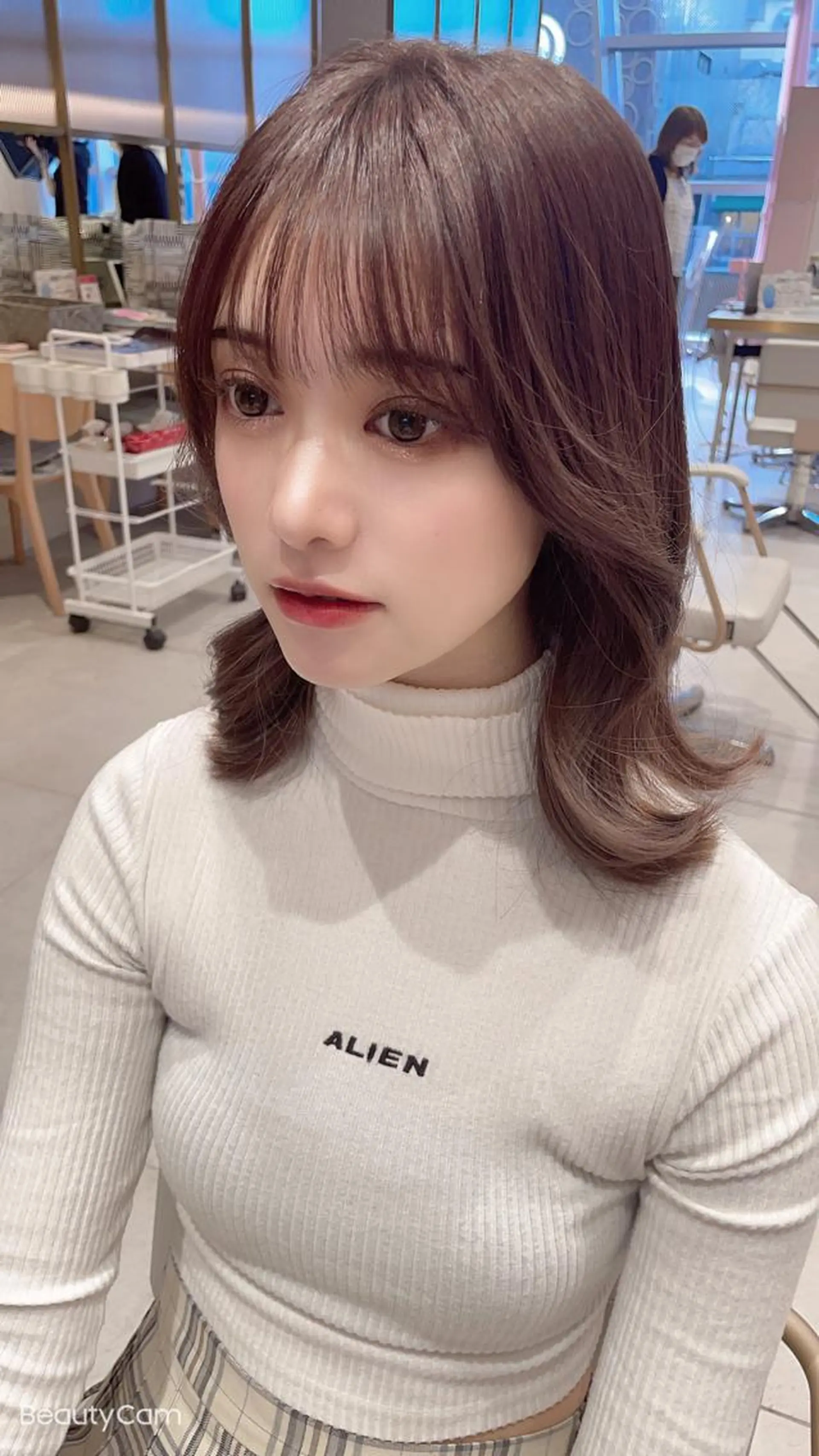 ミディアム カラー Toiro所属・🤎小顔レイヤー /ベージュ🤎友香のヘアスタイル