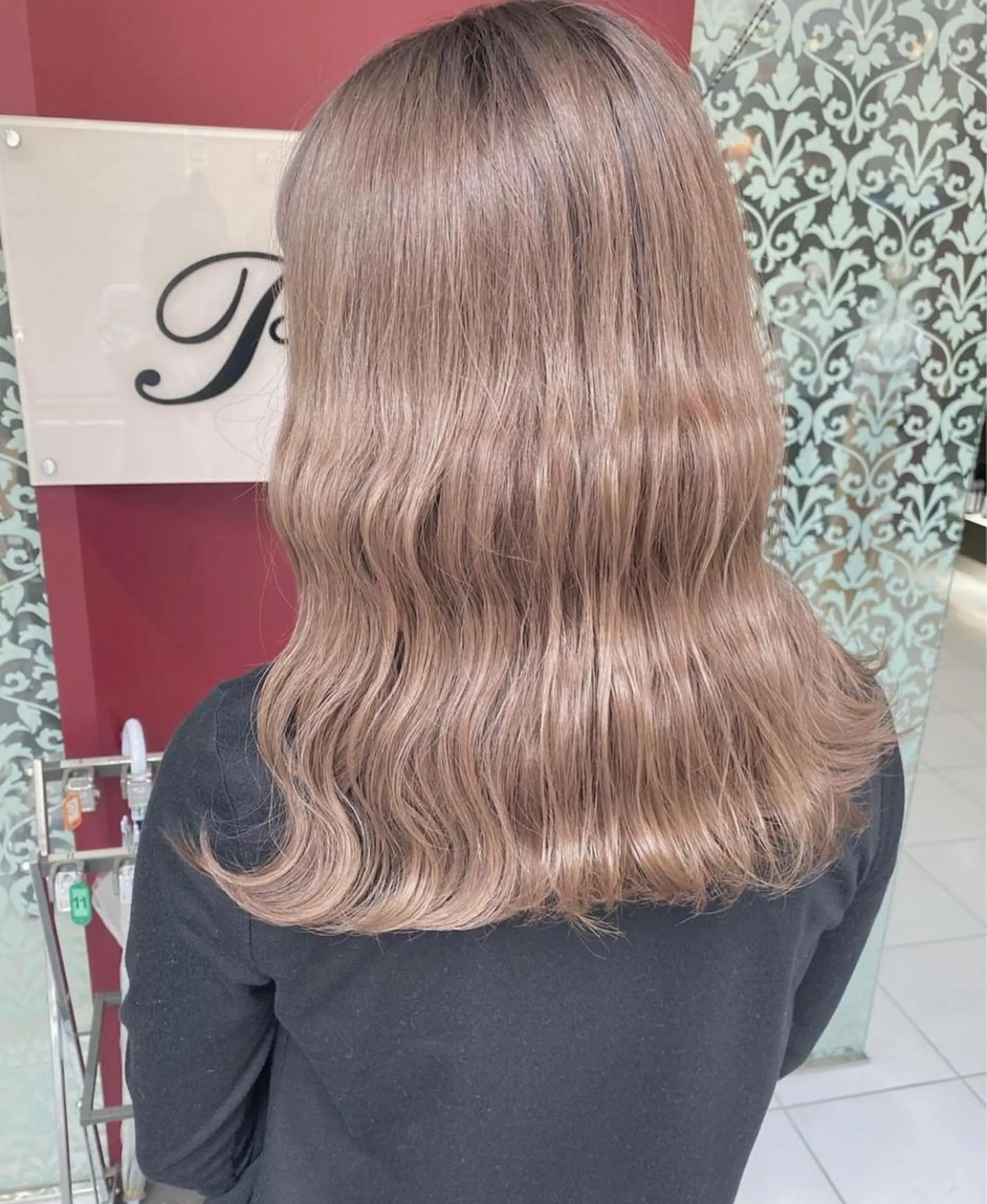 セミロング 韓国風透明感カラー 💎YUI💎のヘアスタイル