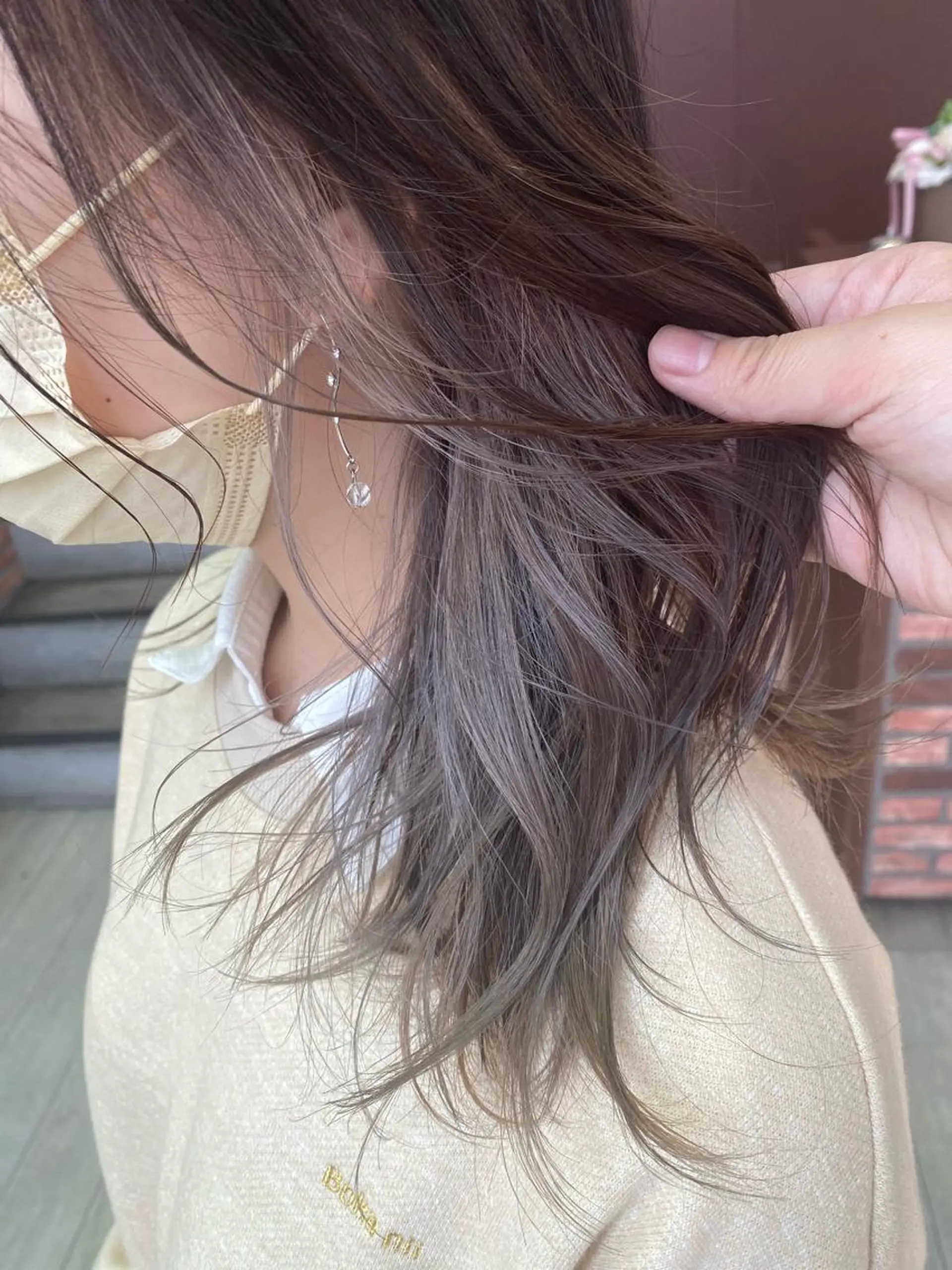 セミロング カラー ブリーチ インナーカラー カット ヘアカラー エクステ／インナー カラー 礒野朱里のヘアスタイル