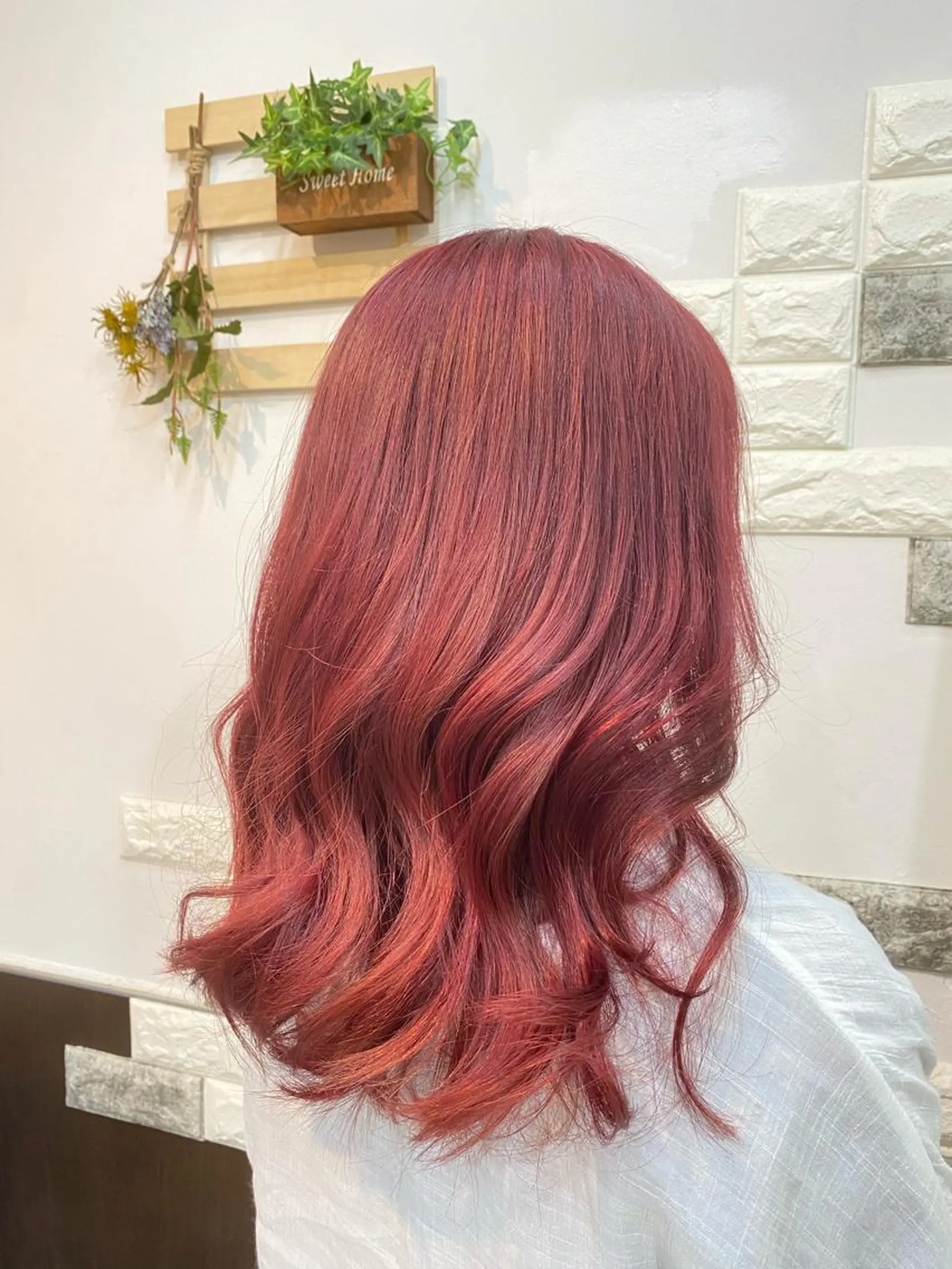 セミロング カラー レッドカラー ショートボブ✨️ 池田芽生のヘアスタイル