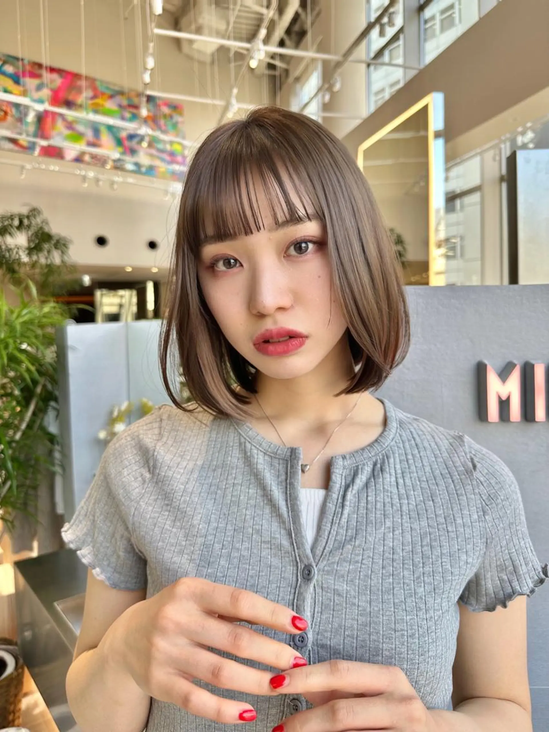 ミディアム 縮毛矯正 大人上品な ハイライト🪄イワヤのヘアスタイル