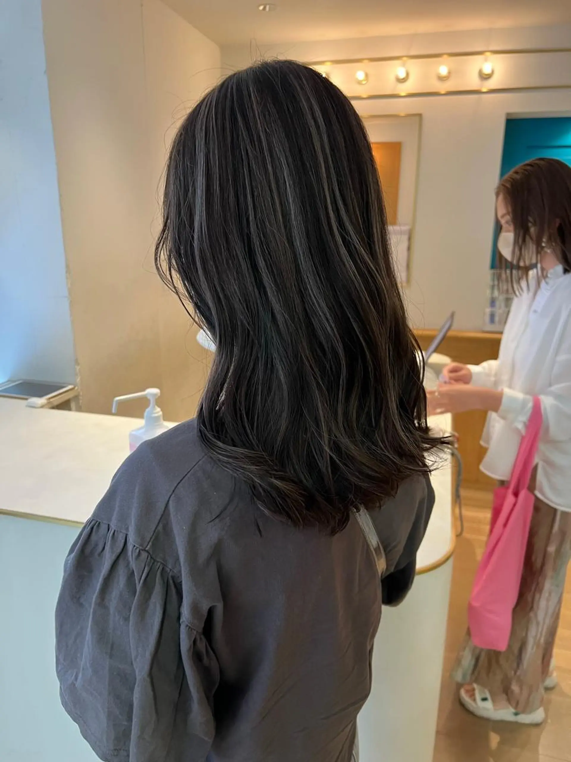 ミディアム ハイライト カット ヘアカラー ハイライトカラー MINAMIのヘアスタイル