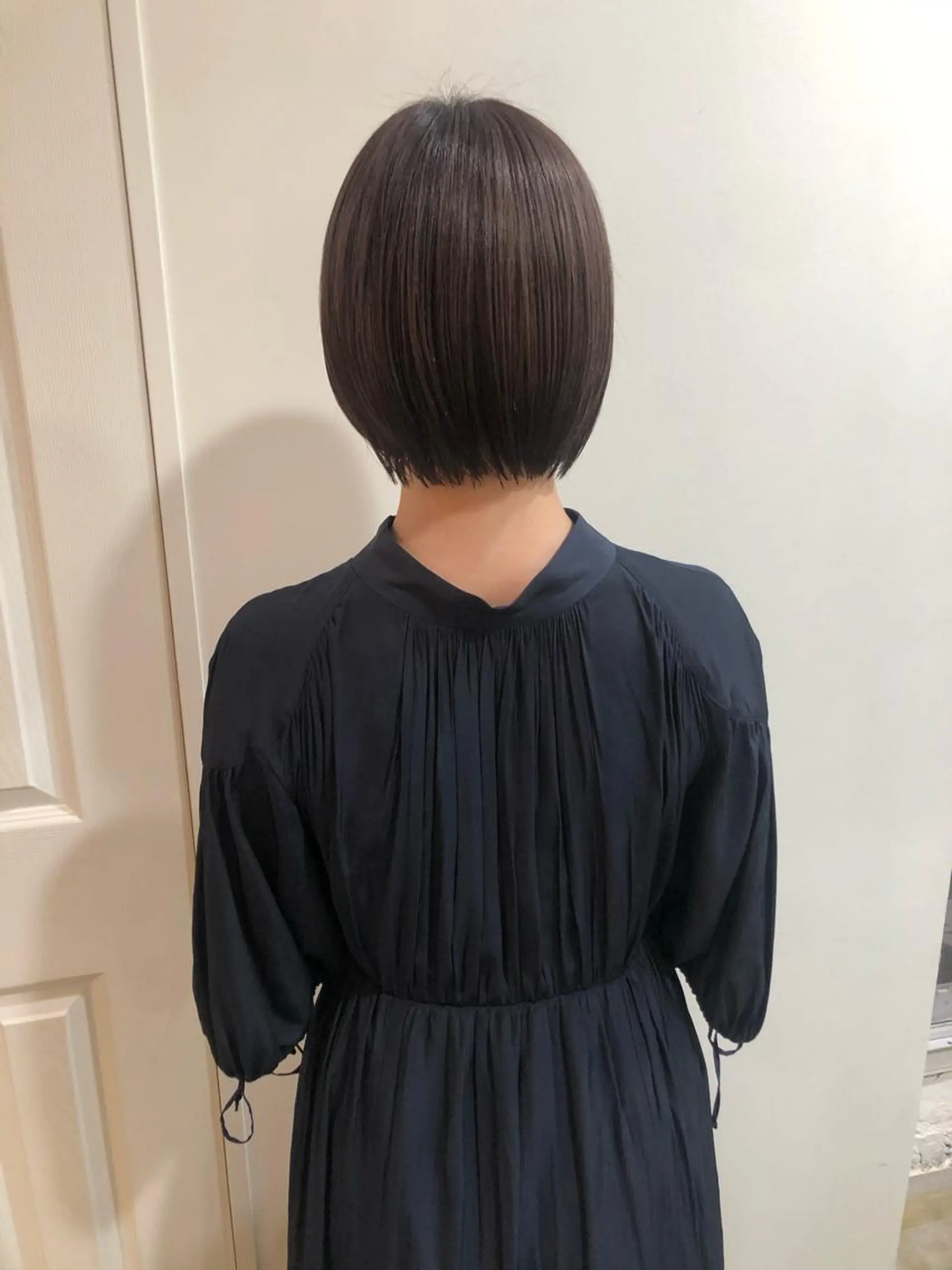 ショート カラー MIOベージュカラー 柔らかいカラーのヘアスタイル