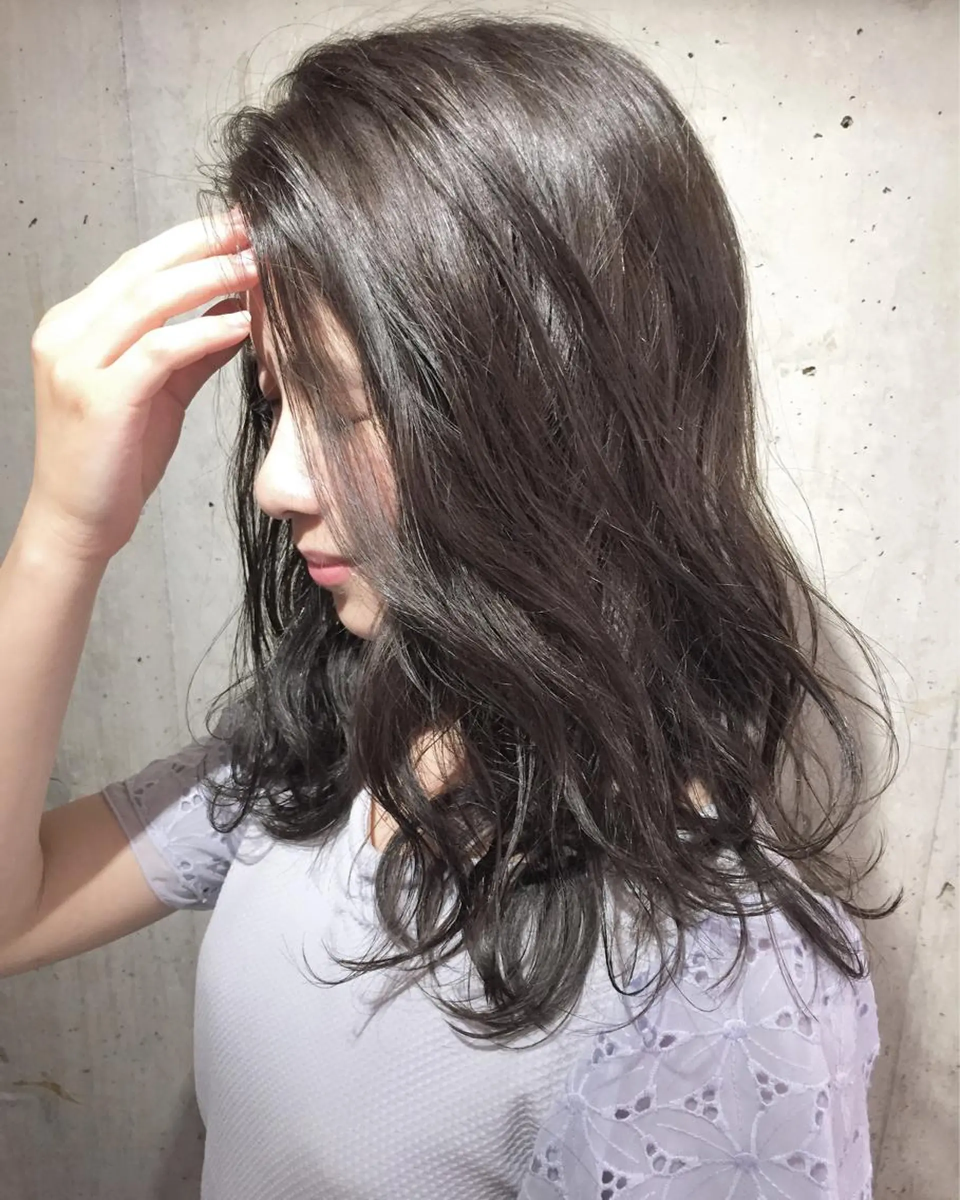 セミロング カラー パーマ ヘアアレンジ メンズ キッズ ネイル マツエク・マツパ メンズブリーチ メンズハイライト メンズインナーカラー アッシュ アッシュグレー 韓国風×透明感カラー 髪質改善オタベシンヤのヘアスタイル