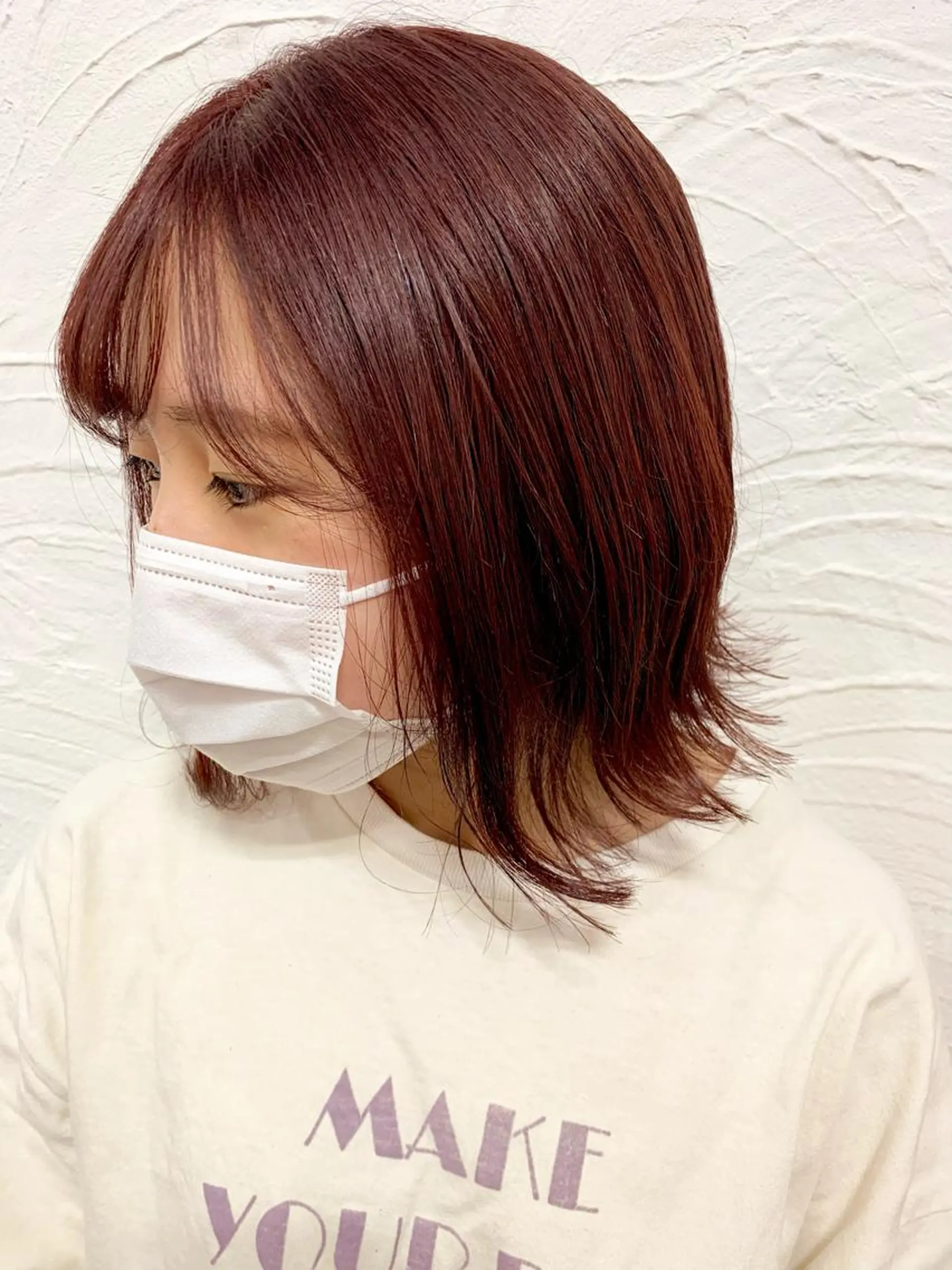 ショート カラー ブリーチ ボルドーカラー 菅野 愛のヘアスタイル