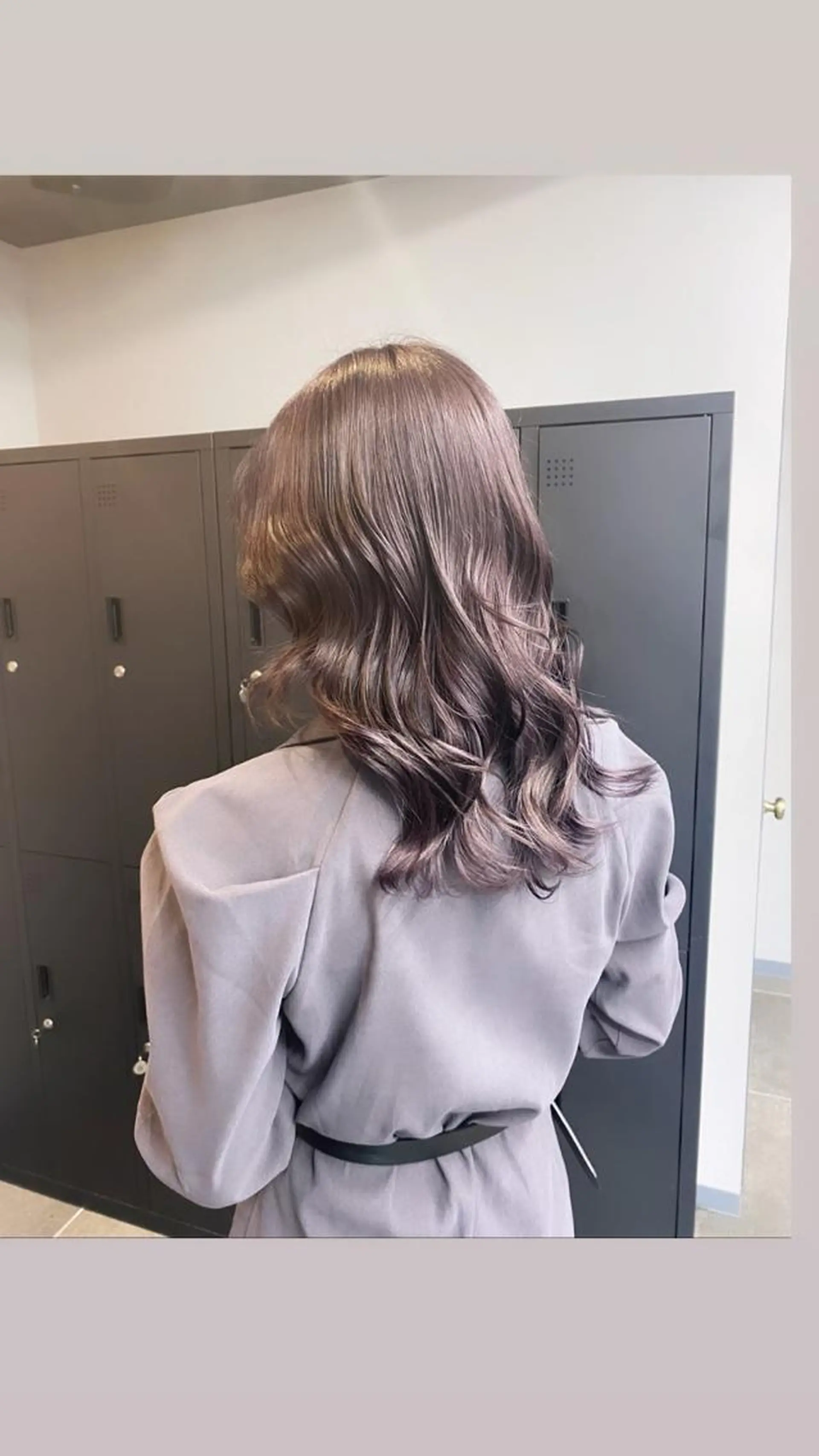 セミロング maco 艶感ハイトーン🦋のヘアスタイル