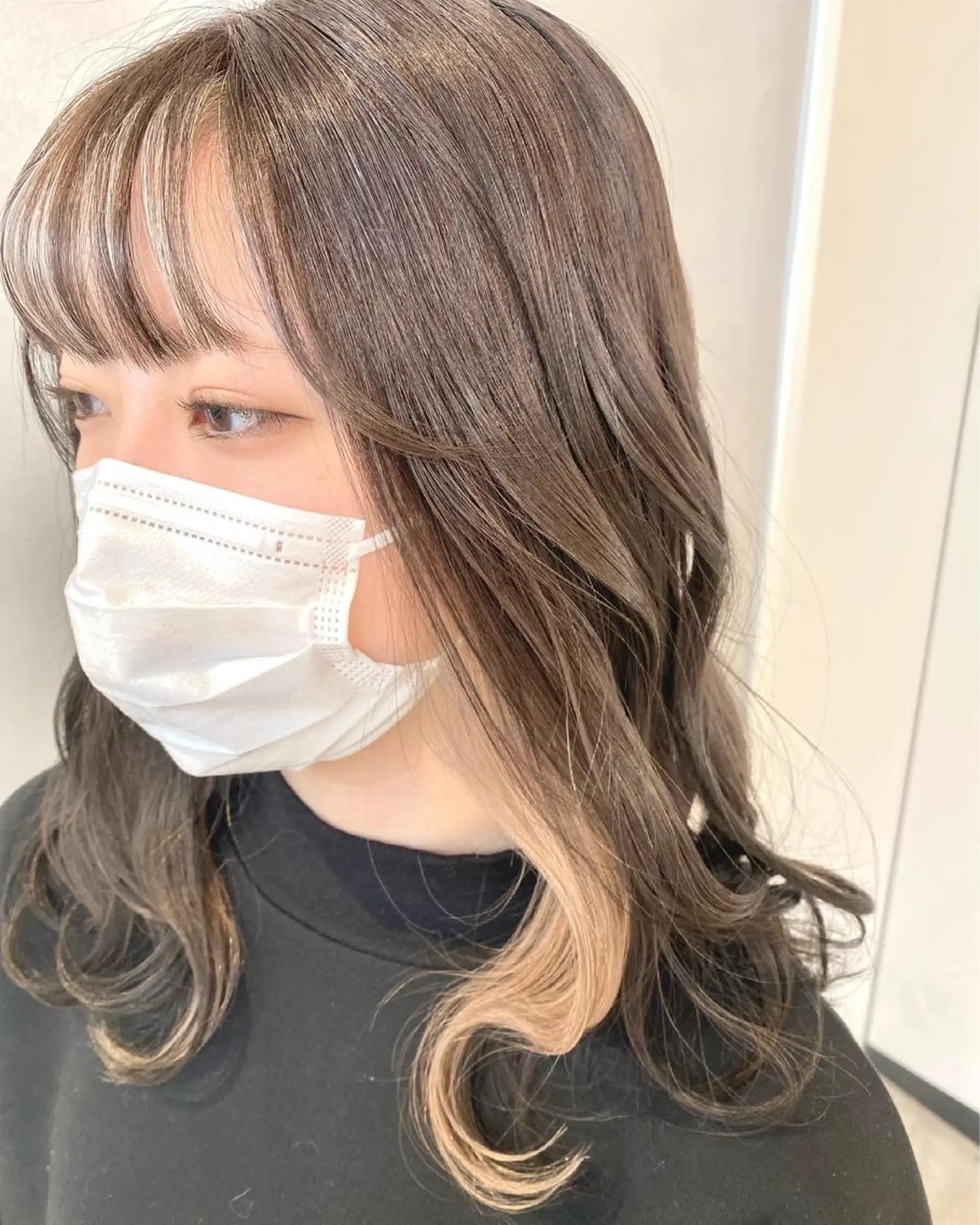 ミディアム カラー ミストバング ベージュカラー  フェイスフレーミング ホワイトベージュ カット ヘアカラー ピンク/ベージュ /似合わせ/田島百華のヘアスタイル