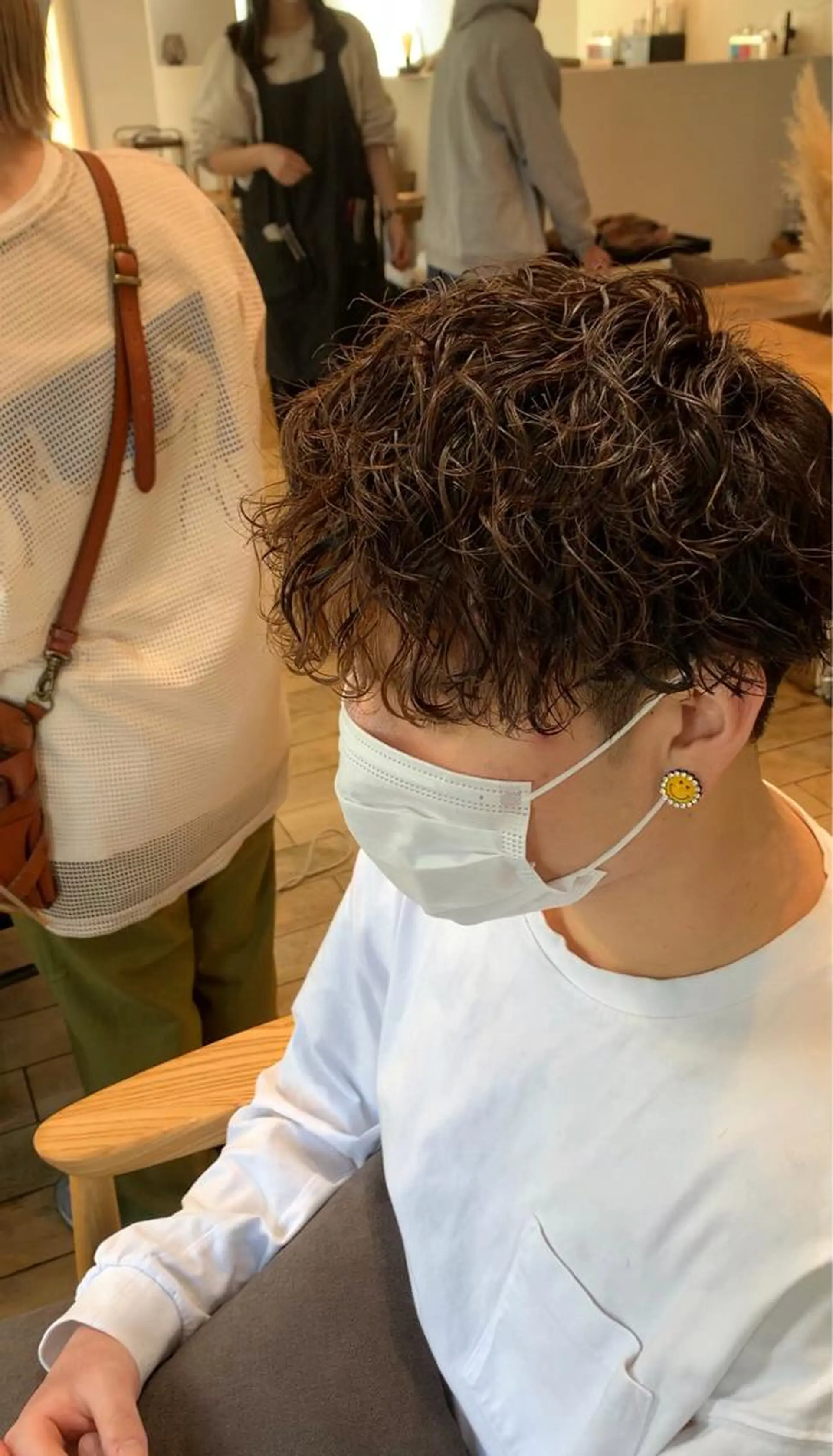 ショート カラー パーマ メンズ メンズブリーチ センターパート フェードカット メンズハイライト メンズハイトーン メンズStylist 山根慧のヘアスタイル