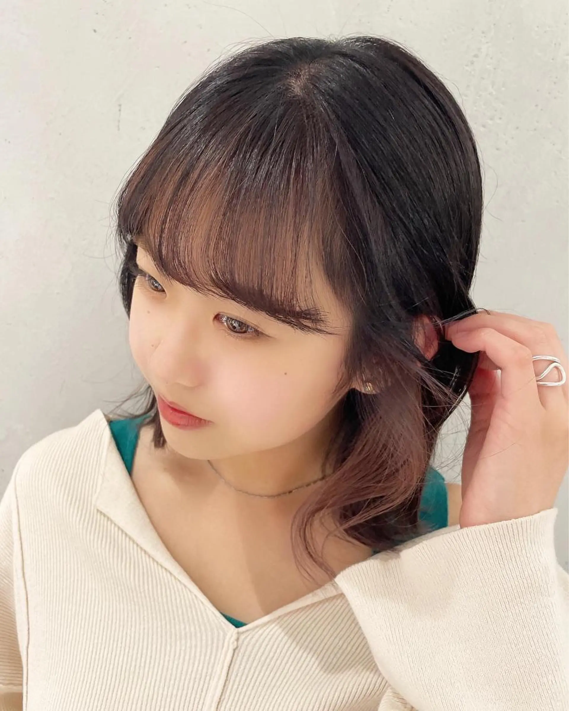 ミディアム カラー ヘアアレンジ 耳つぼ屋さん ‎🤍りりのヘアスタイル