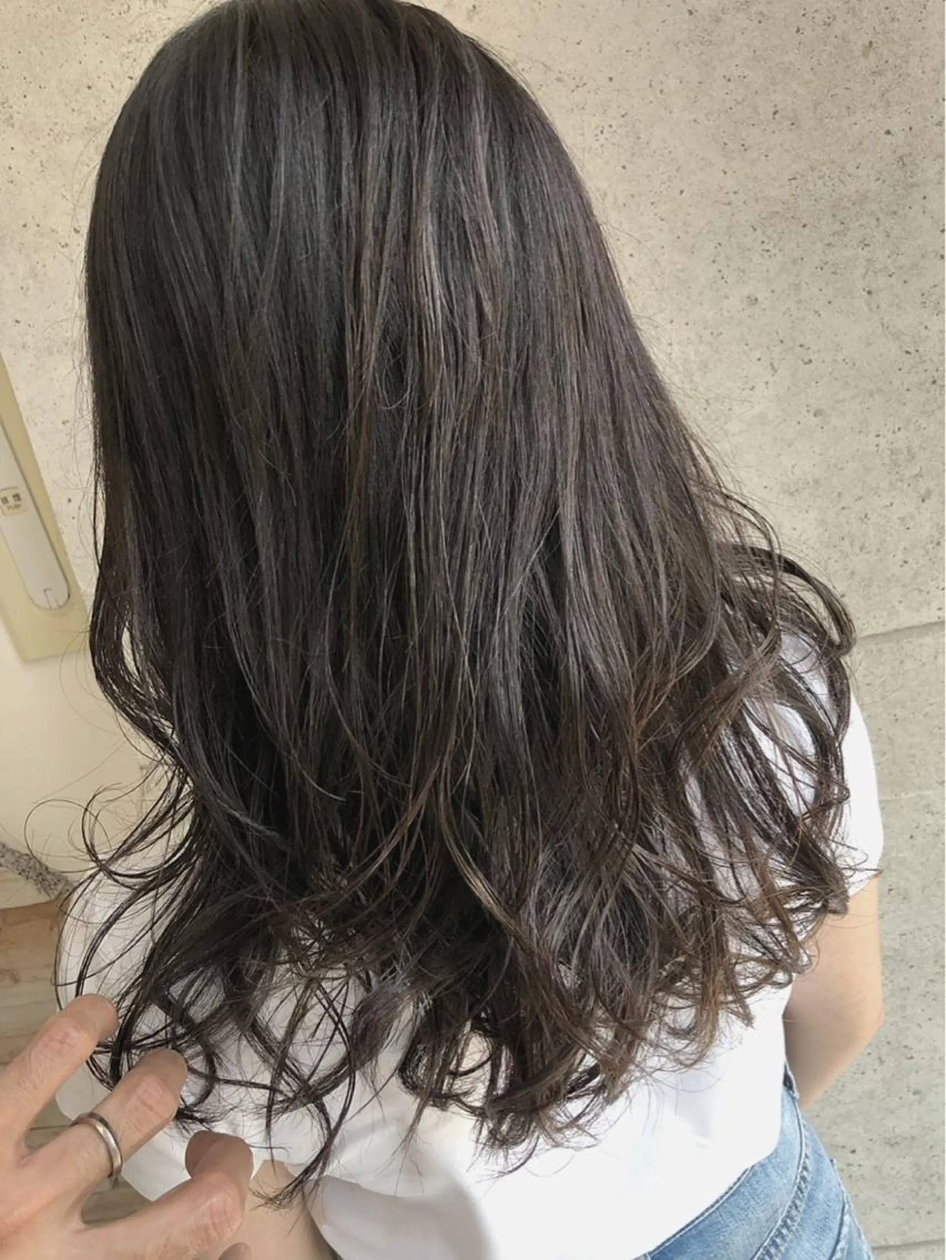 セミロング カラー ブルーカラー ブルージュ 野々山 直貴のヘアスタイル