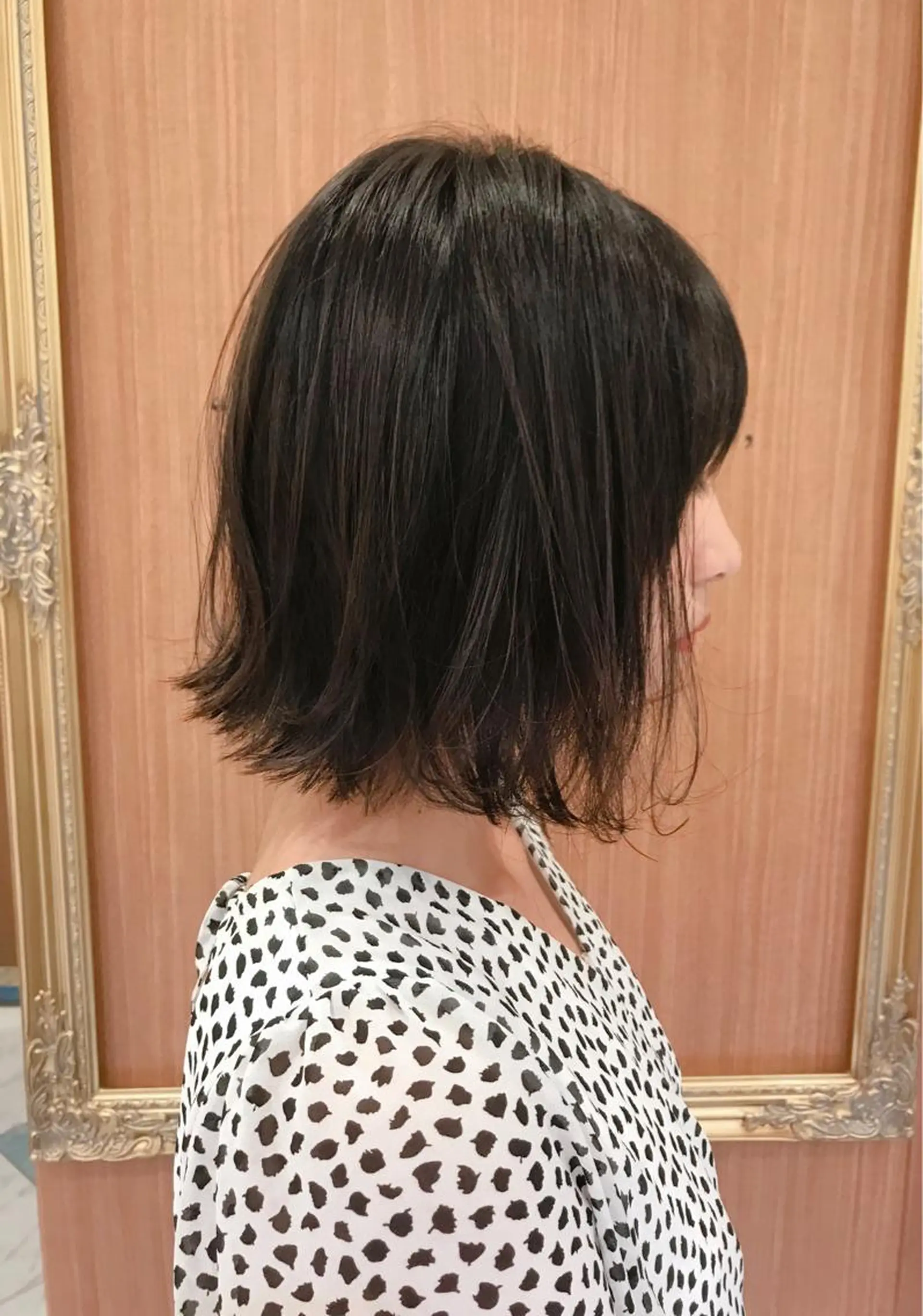 ショート 切りっぱなしボブ 前下がりボブ ボブ 外ハネヘア Lond enikaのヘアスタイル