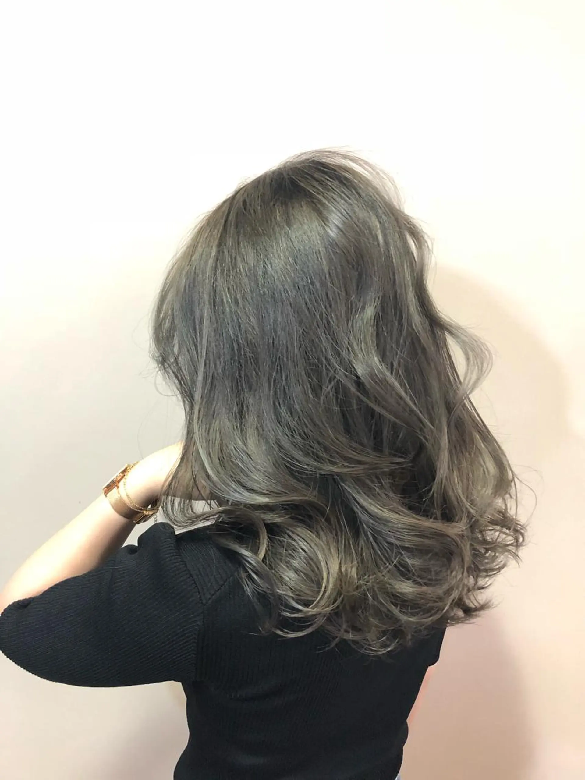 ミディアム カラー グラデーションカラー 小顔カット✨ 透明感カラーのヘアスタイル