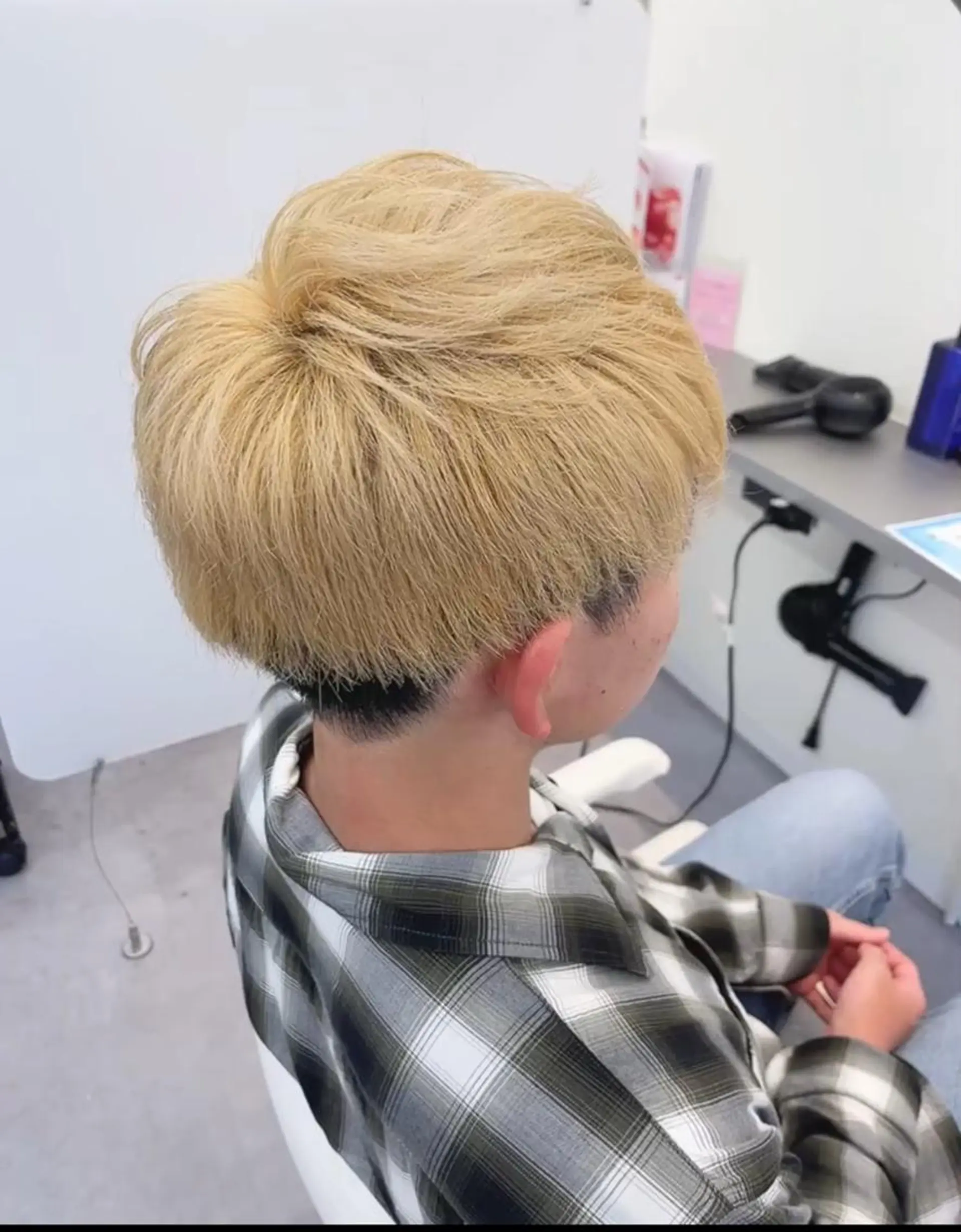 カラー メンズ カラー＆ブリーチ特化 ジェミニ メンズ瀬田のヘアスタイル