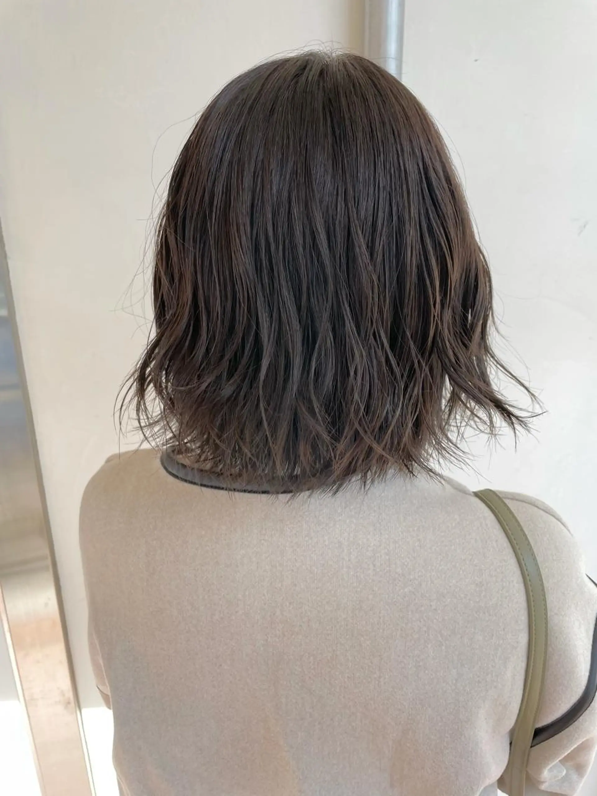 ミディアム 栗林 茉那のヘアスタイル