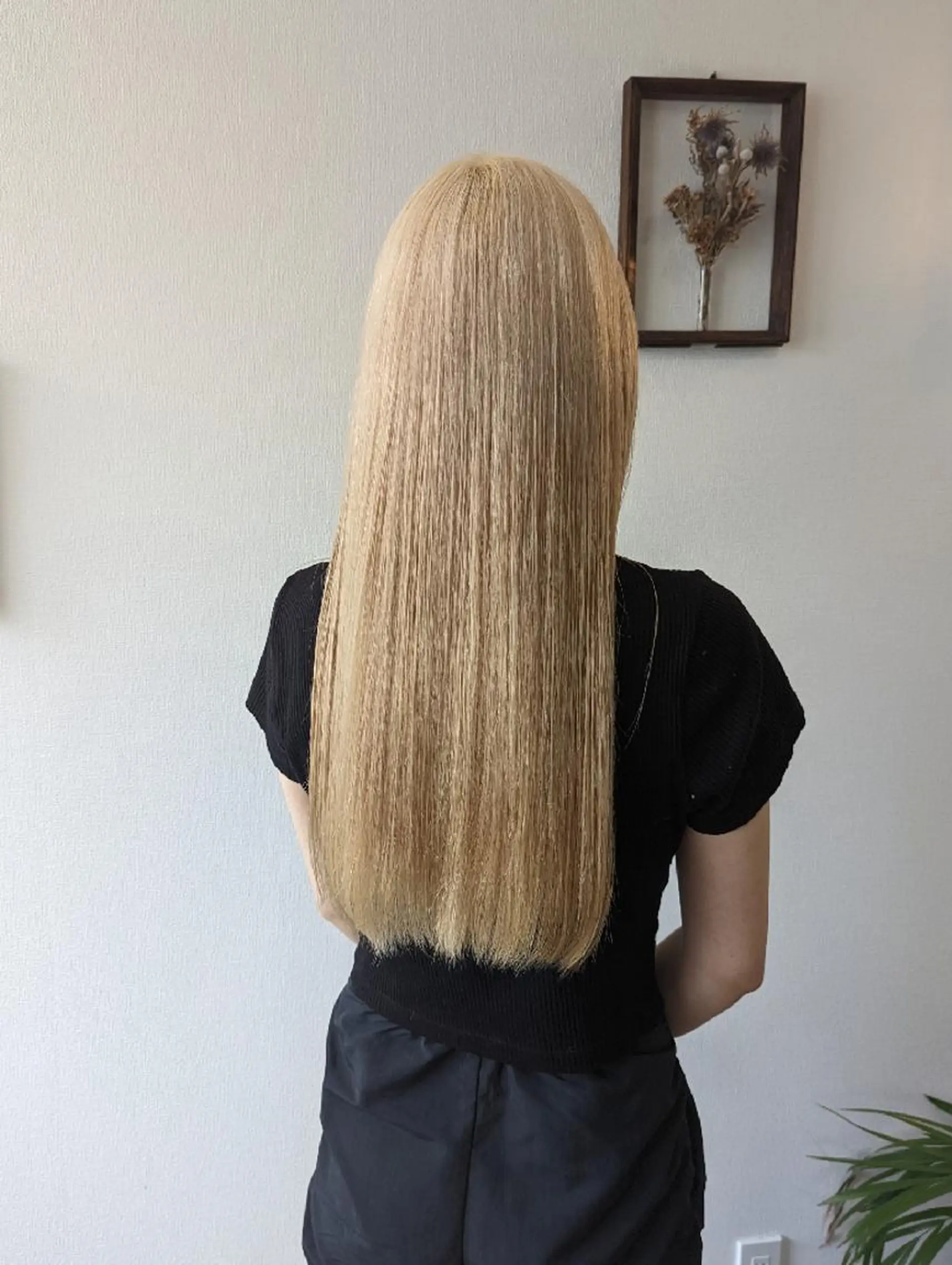 ロング カラー ブリーチ ブロンド ホワイトブロンド ヘアカラー トリートメント ウルフ/レイヤー/ ブリーチ/牧原歩夢のヘアスタイル