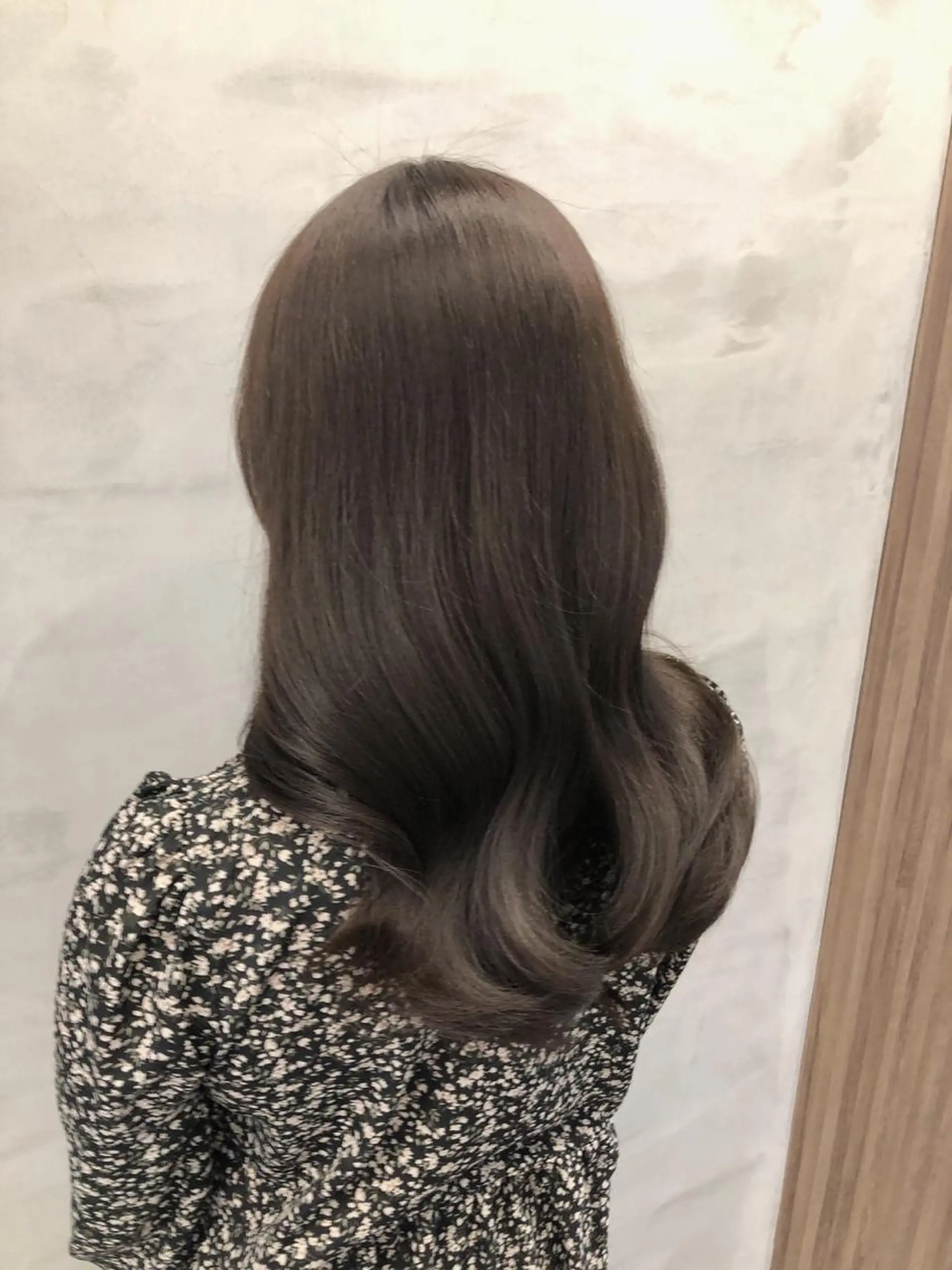 ロング カラー ヘアアレンジ アッシュ アッシュグレー アッシュグレージュ ベージュカラー ブリーチ 【美髪特化 髪質改善サイトウ】のヘアスタイル