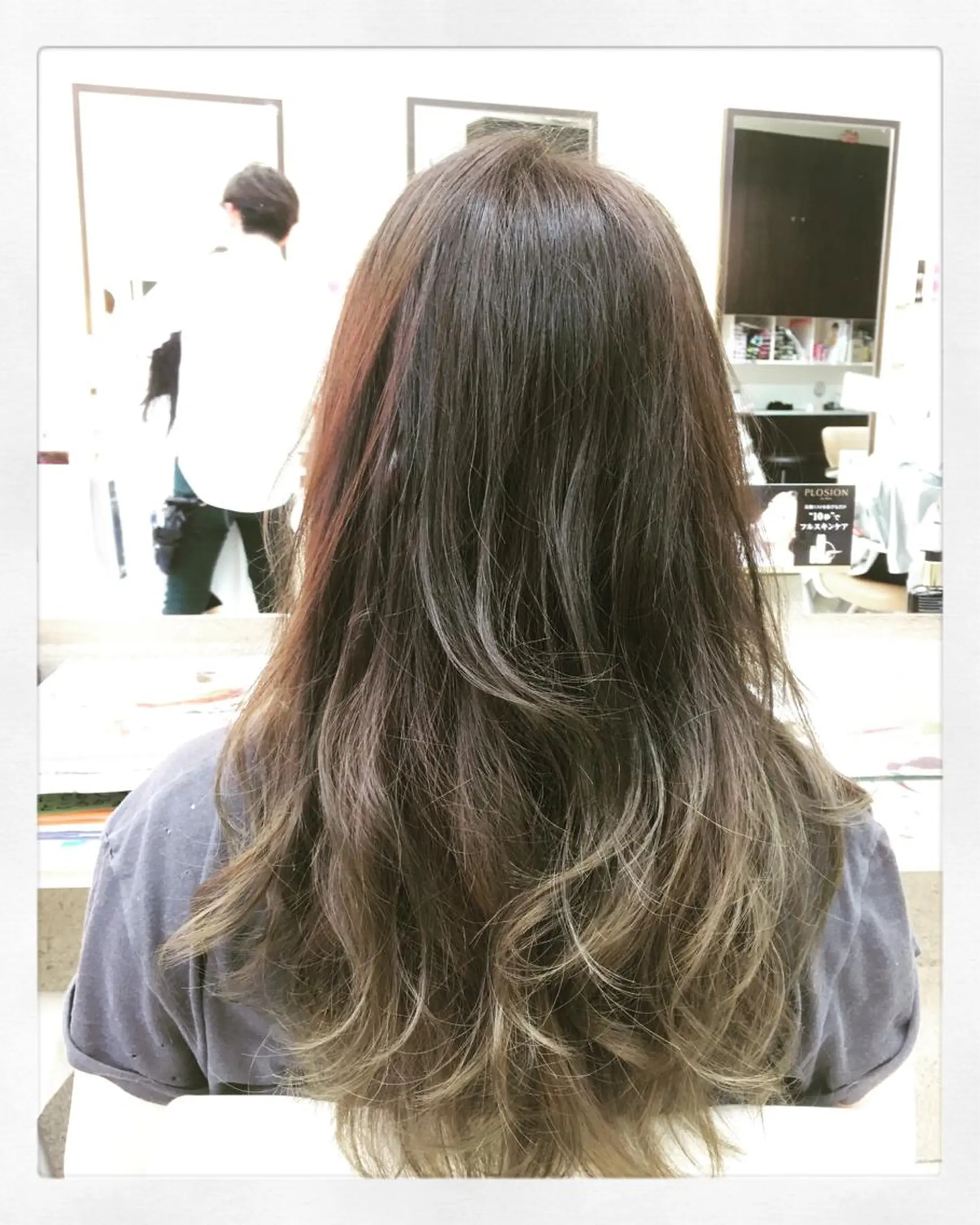 セミロング カラー アディクシーカラー グラデーションカラー 外国人風カラー Minami .のヘアスタイル