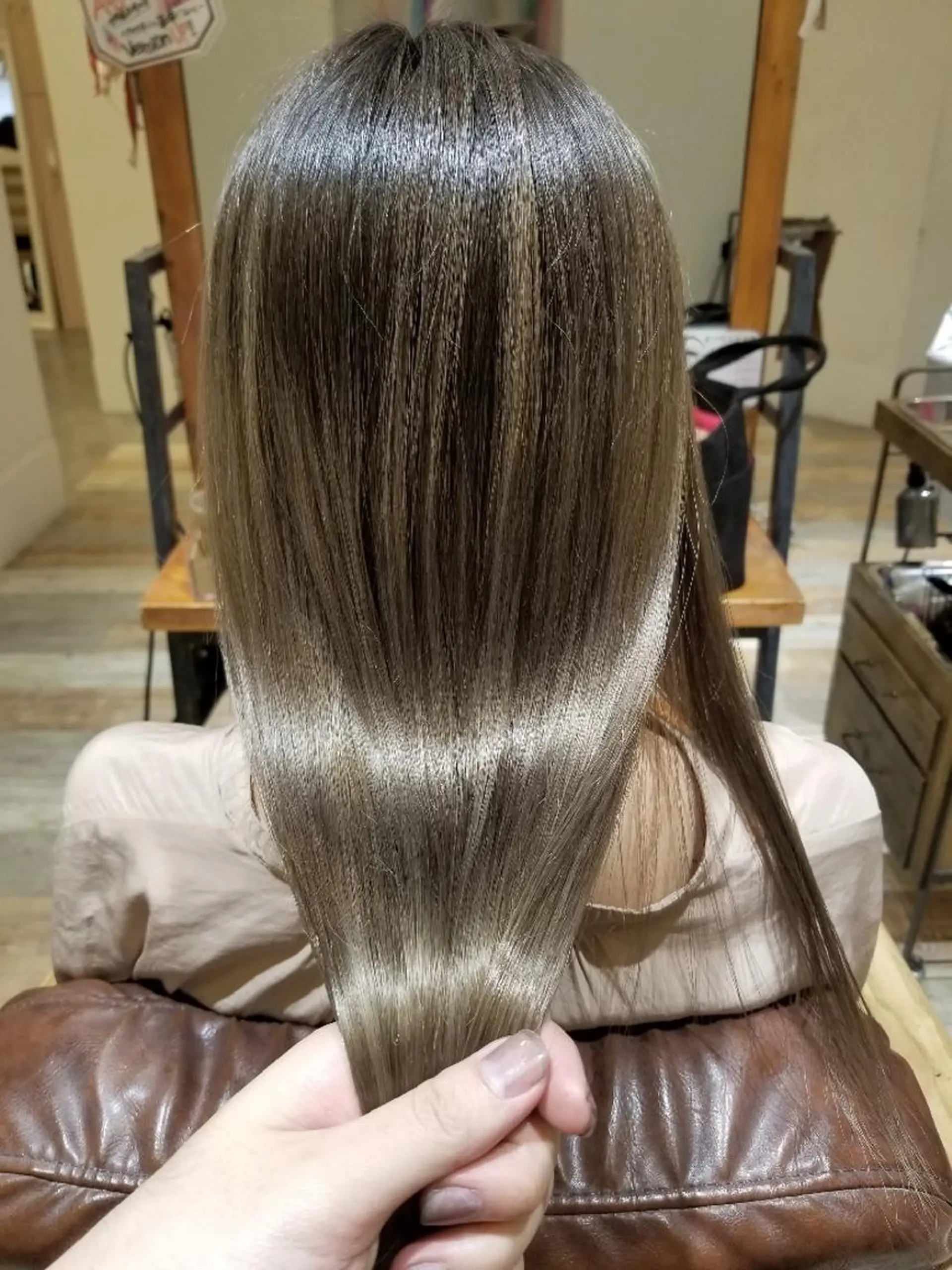 ロング カラー ベージュカラー ハイトーンカラー ハイトーンベージュ シールエクステ♦️ レイヤー♦️福田晃大のヘアスタイル