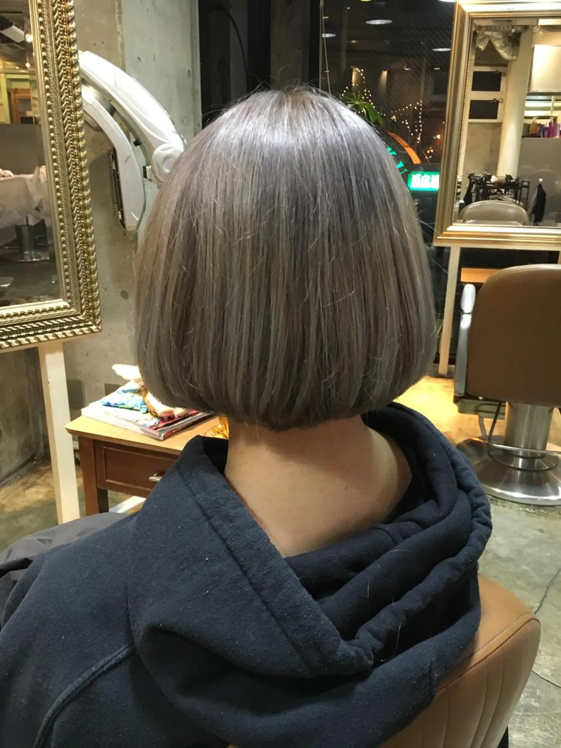 ショート カラー グレージュ シルバー シルバーグレージュ 北條 優輝のヘアスタイル