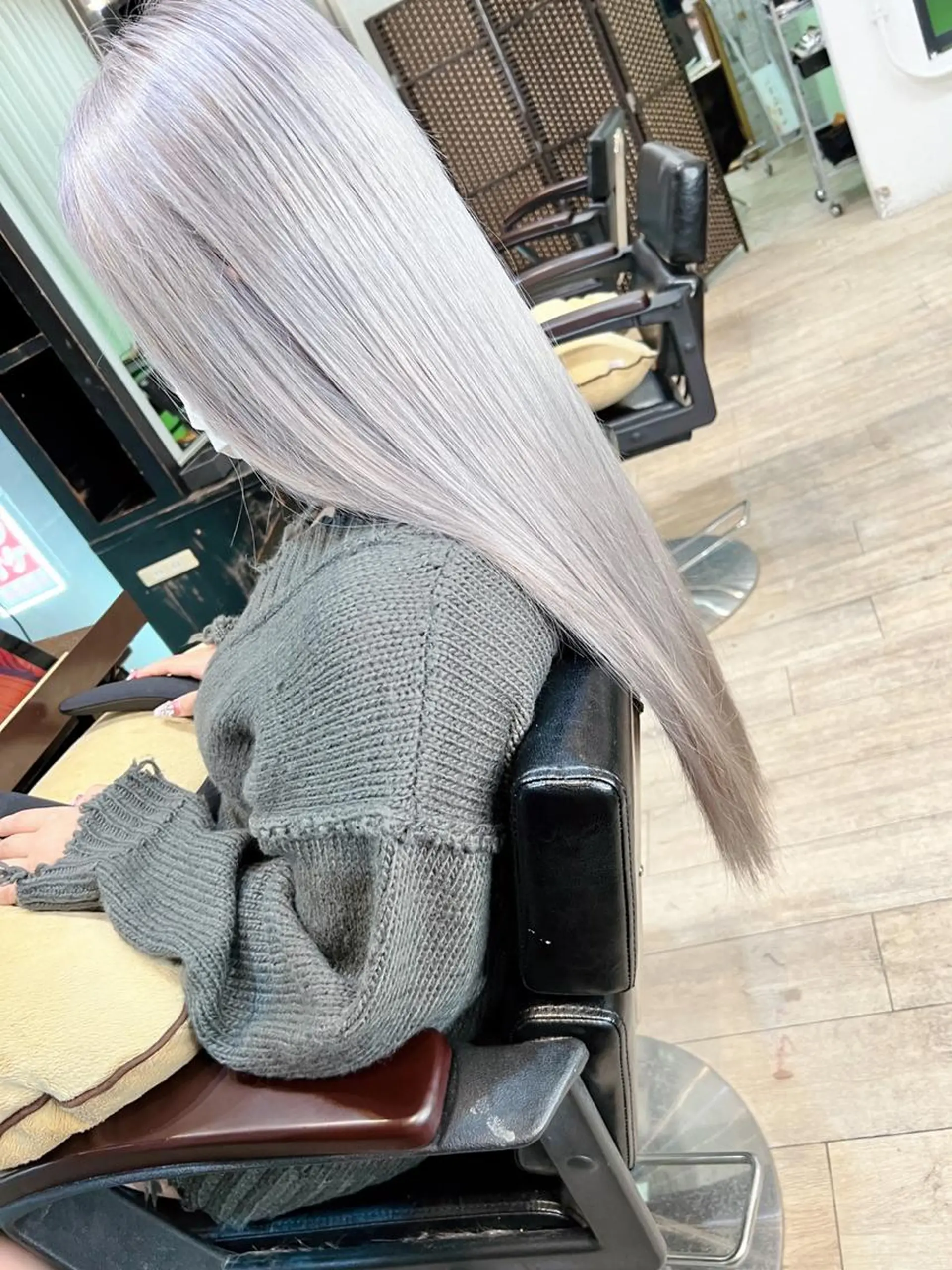 セミロング 髪質改善カラー特化 ルイス奈良のヘアスタイル