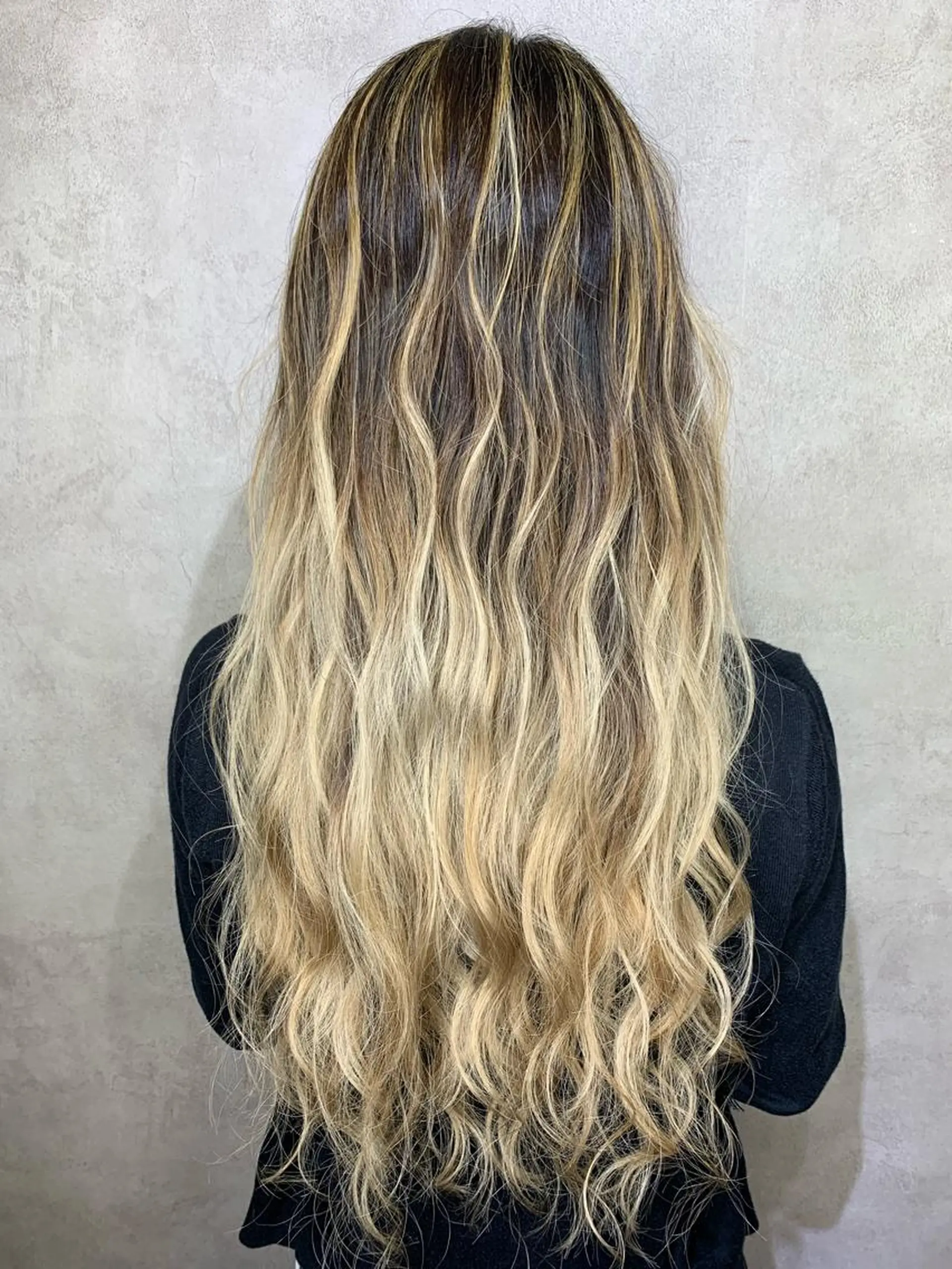 ロング BuzZ所属・西村 雄二/エクステのヘアスタイル