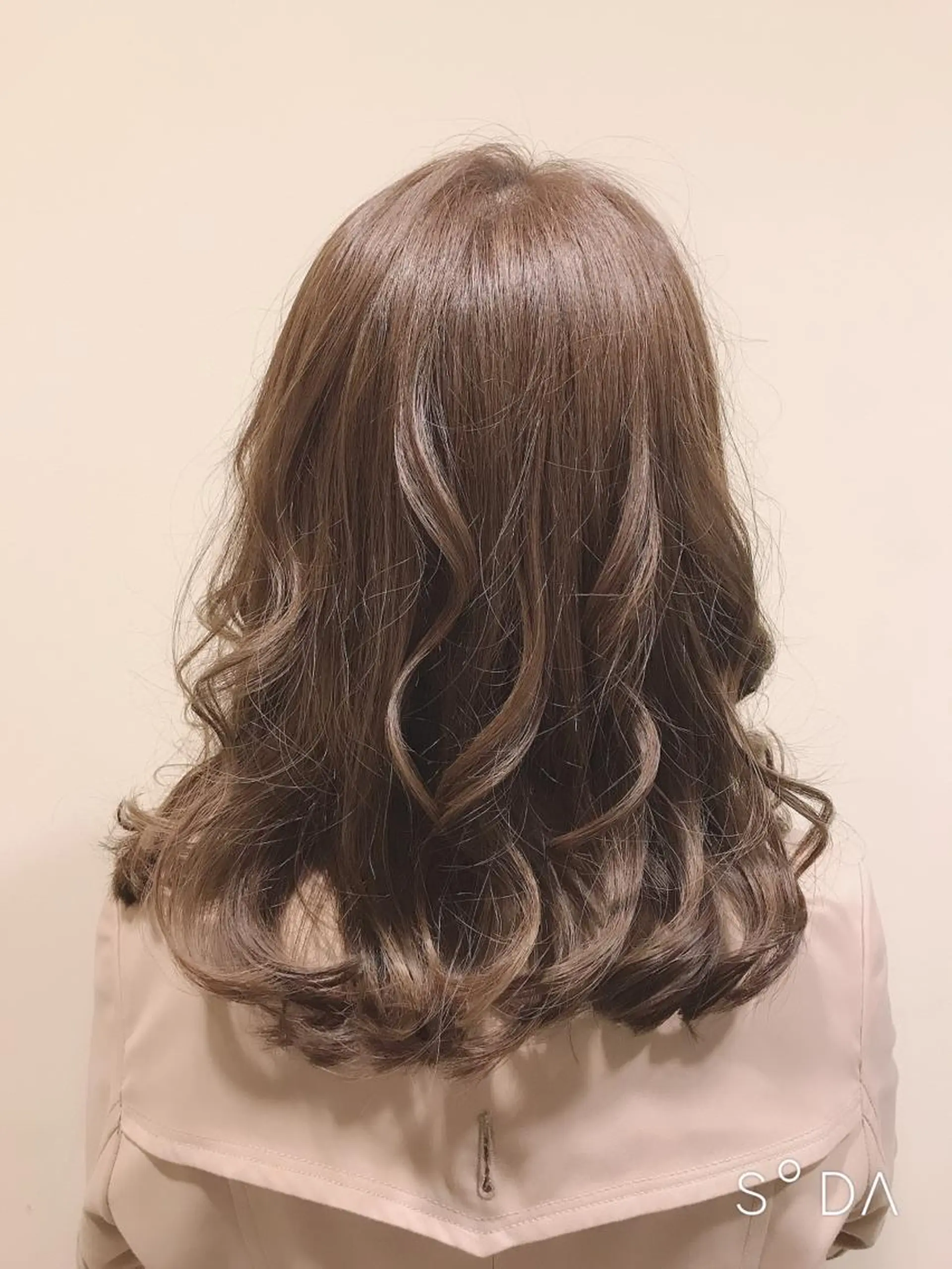 セミロング カラー ベージュカラー ere hair salonのヘアスタイル