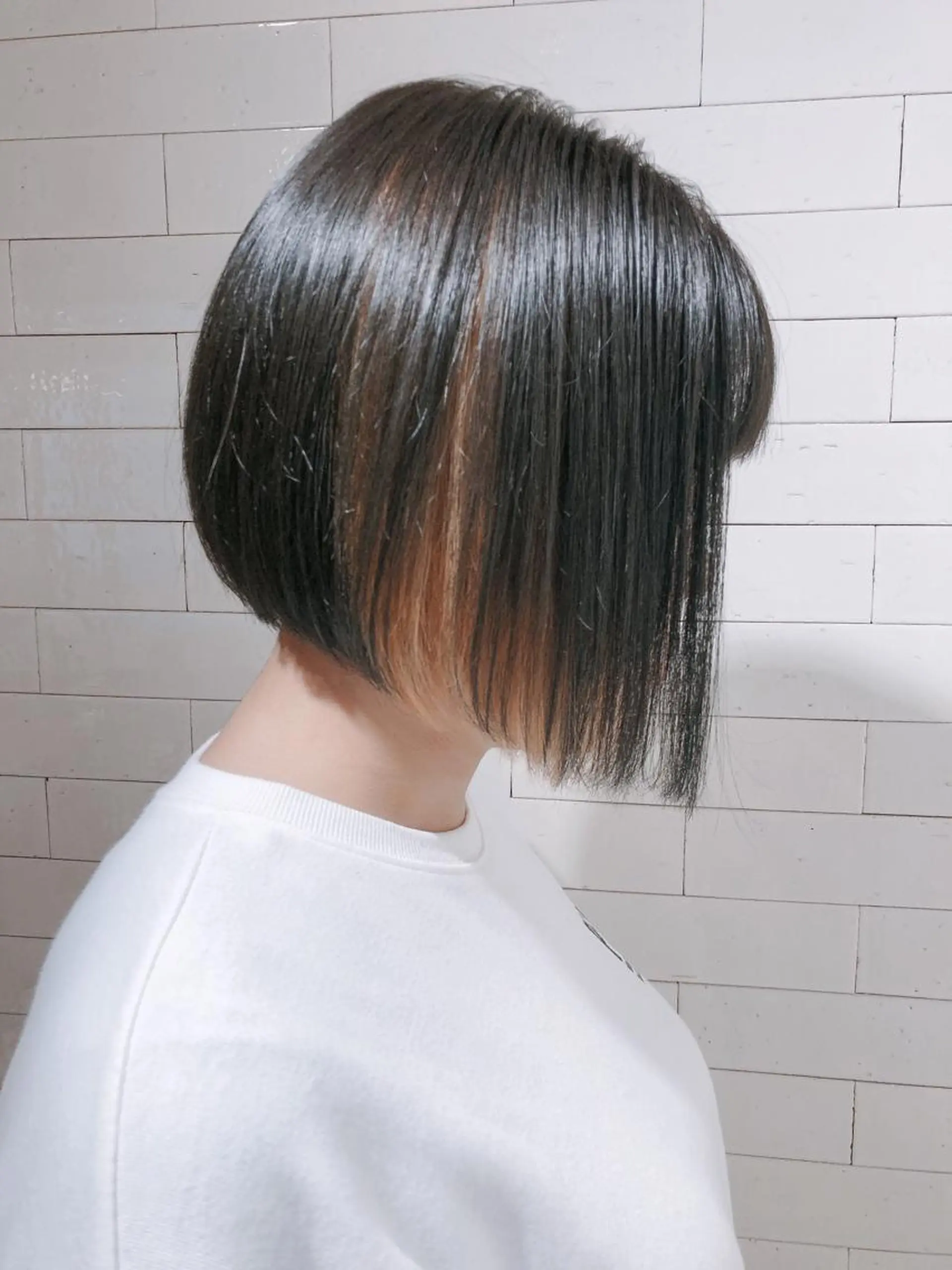 ショート カラー パーマ ヘアアレンジ 前下がりボブ アッシュ アッシュグレー バレイヤージュ ブリーチ ヘアカラー トリートメント 竹内ケンゴ🇰🇷 EIGHT藤沢のヘアスタイル