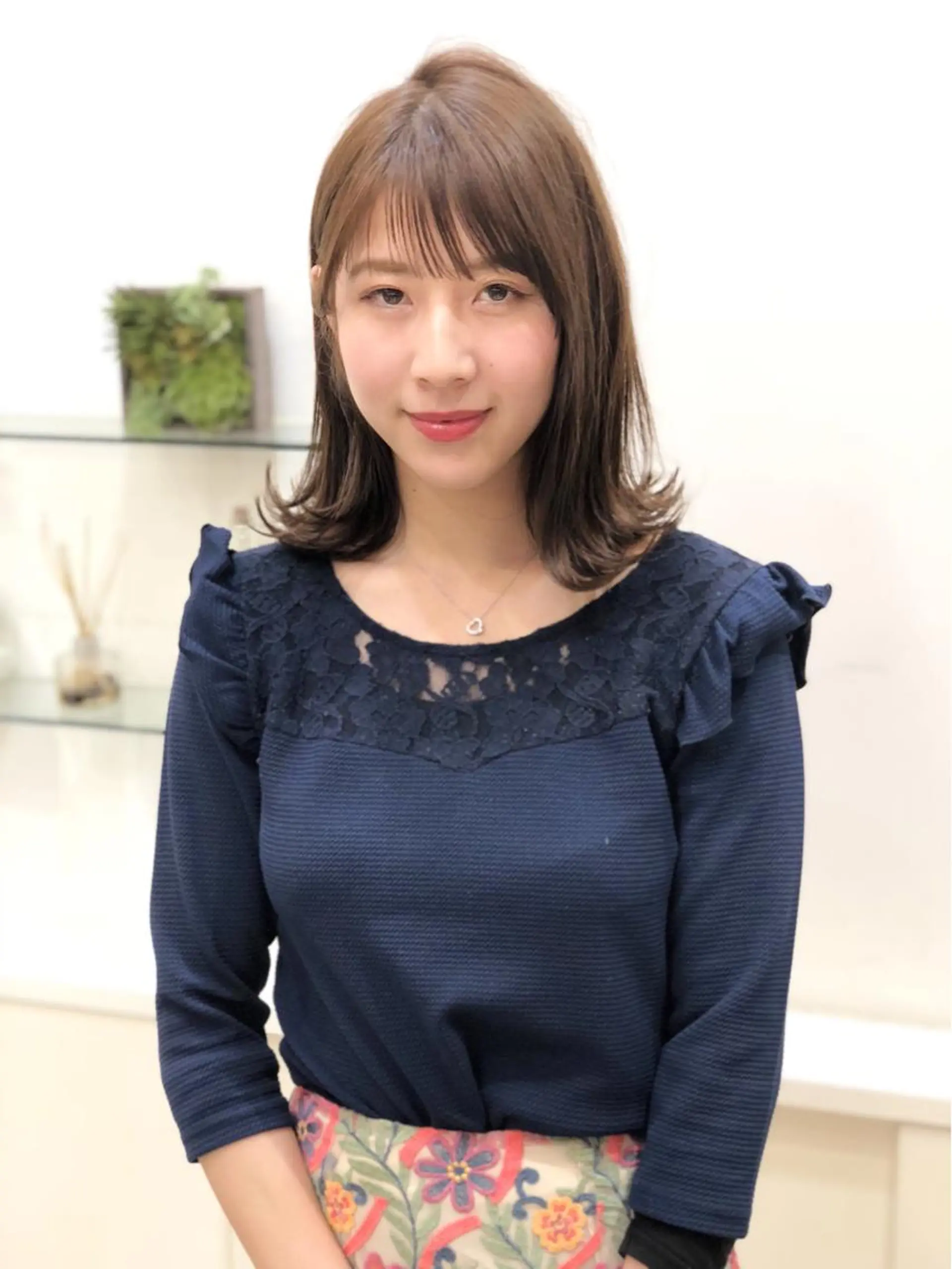 ミディアム カラー 外ハネヘア ディレクター ノナカのヘアスタイル