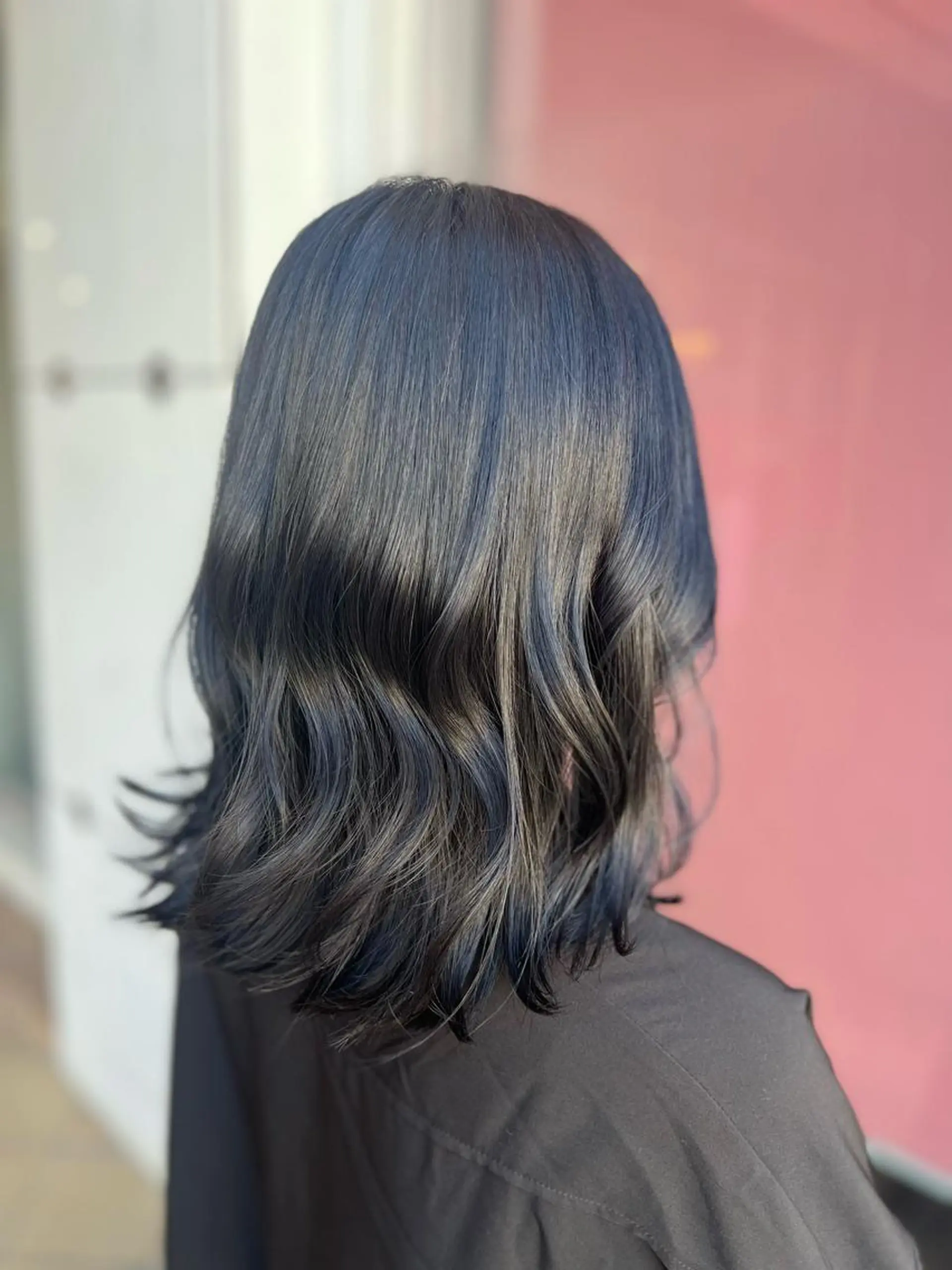 ミディアム カラー 黒髪 ブリーチ ブルーカラー ブルーブラック 藤川 瑛梨奈のマツエク・マツパデザイン