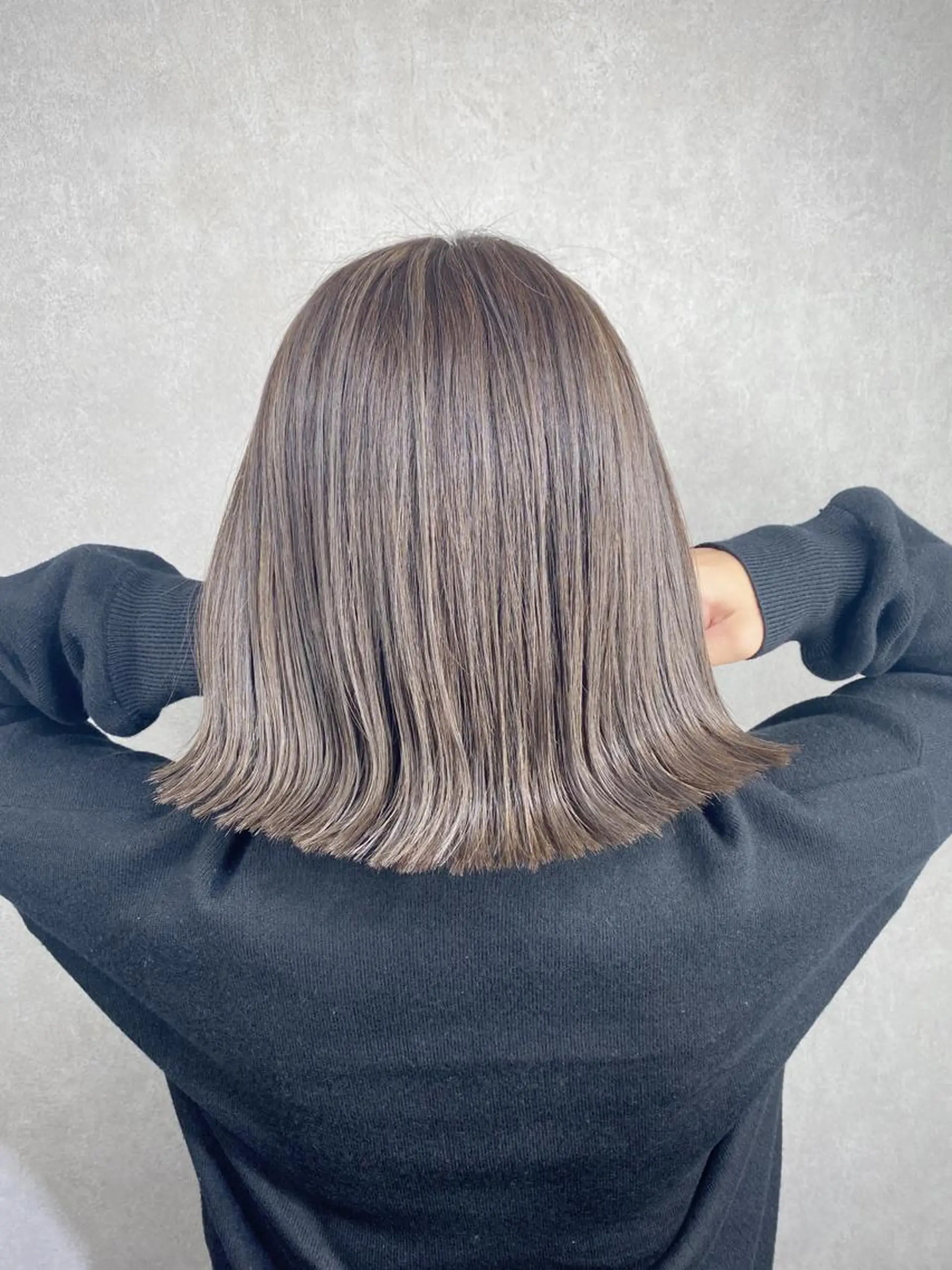 セミロング ハイライト _White所属・ＳＨＩ ＺＵのヘアスタイル