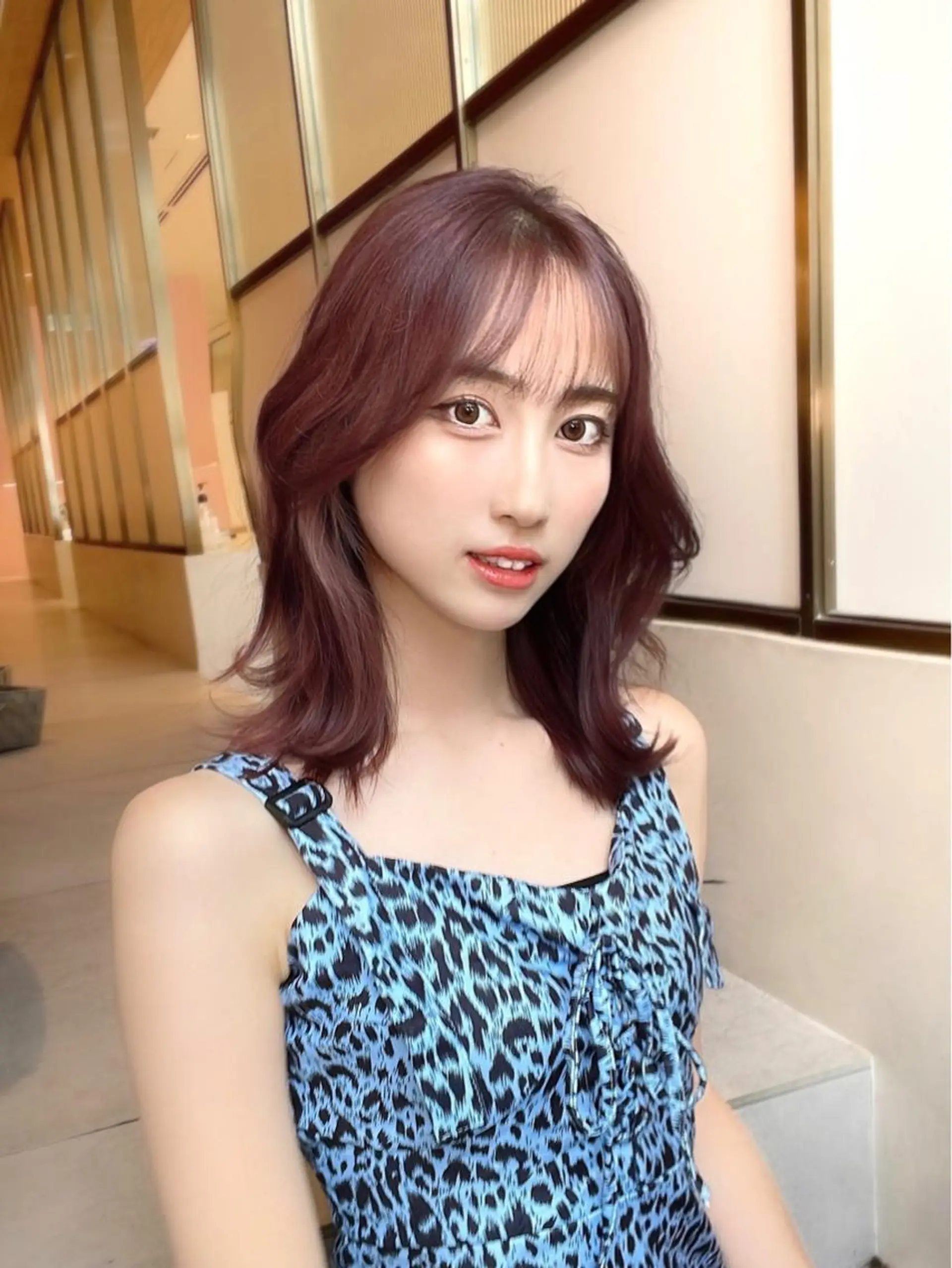 ミディアム カラー アディクシーカラー ベージュカラー 透明感カラー イヤリングカラー グレージュ 顔周り特化/韓国ヘア /レイヤー/吉野幸大のヘアスタイル