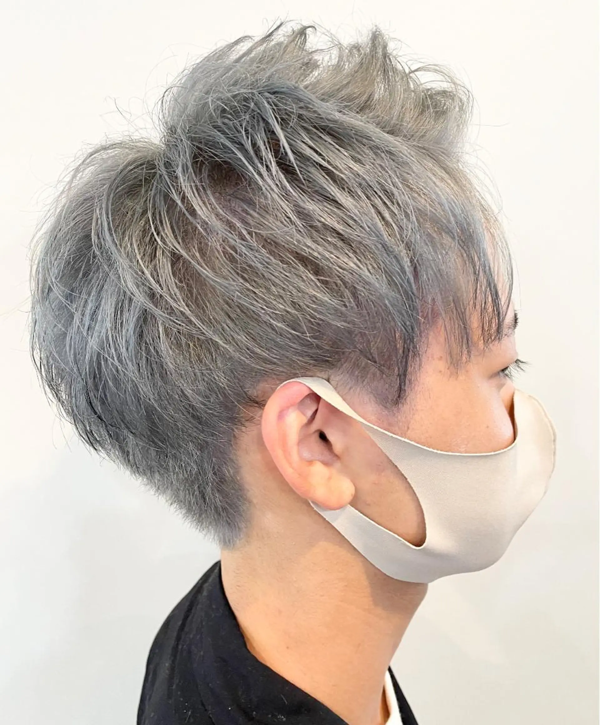 ショート カラー メンズ メンズブリーチ 黒髪 ブリーチ シルバー カット ヘアカラー FLAGS YAMATOのヘアスタイル