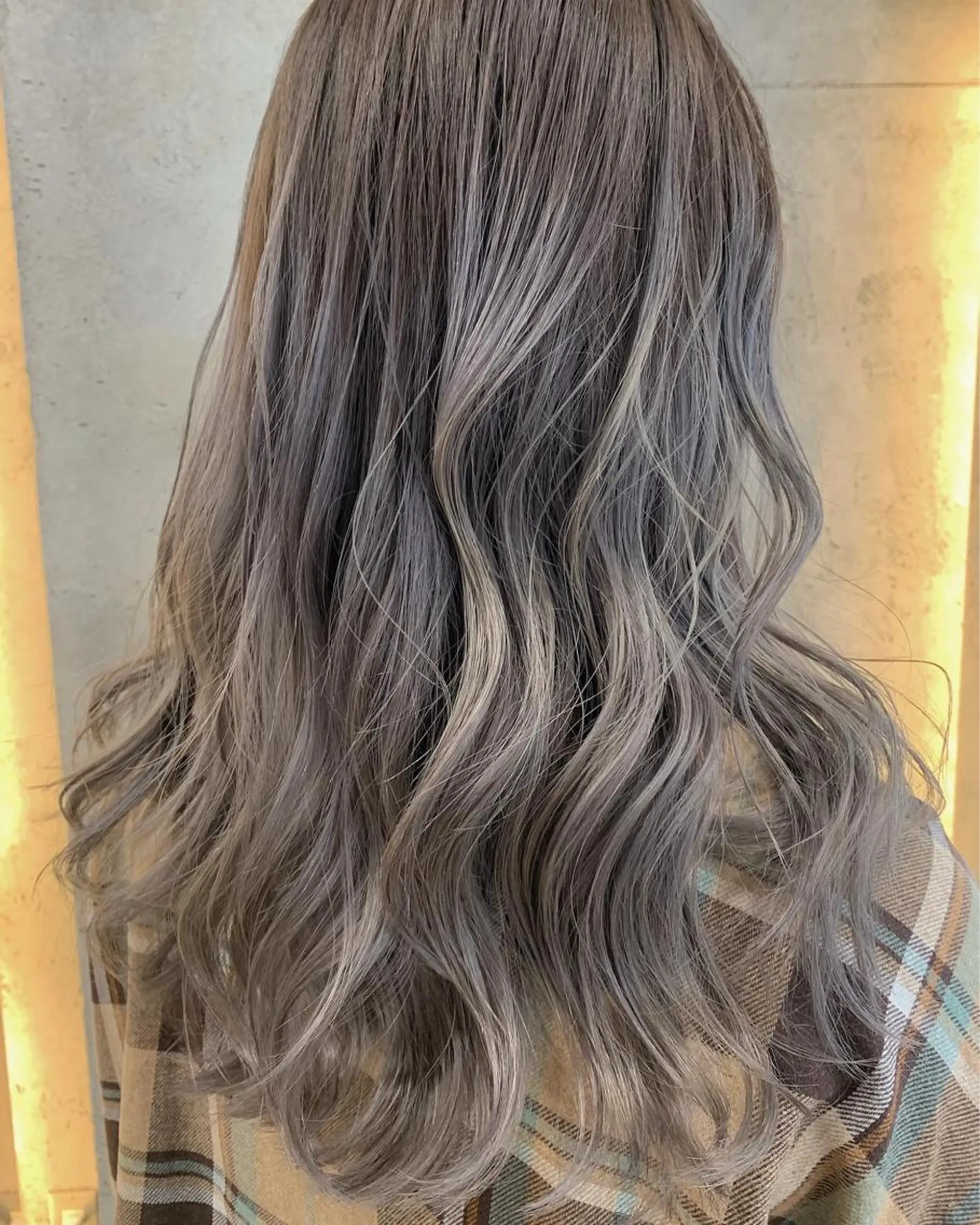 ロング カラー グレージュ にった みずきのヘアスタイル