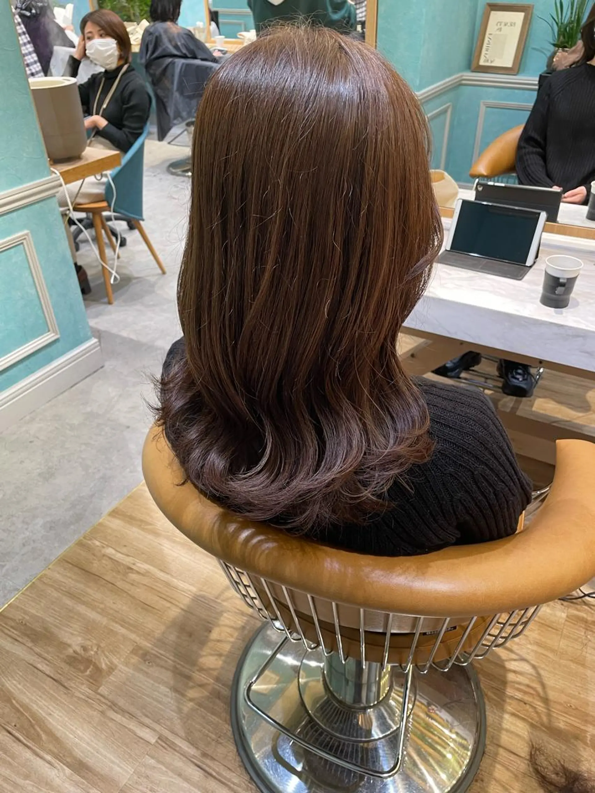 セミロング カット ヘアカラー トリートメント 山本翔一郎 韓国顔周りレイヤーのヘアスタイル