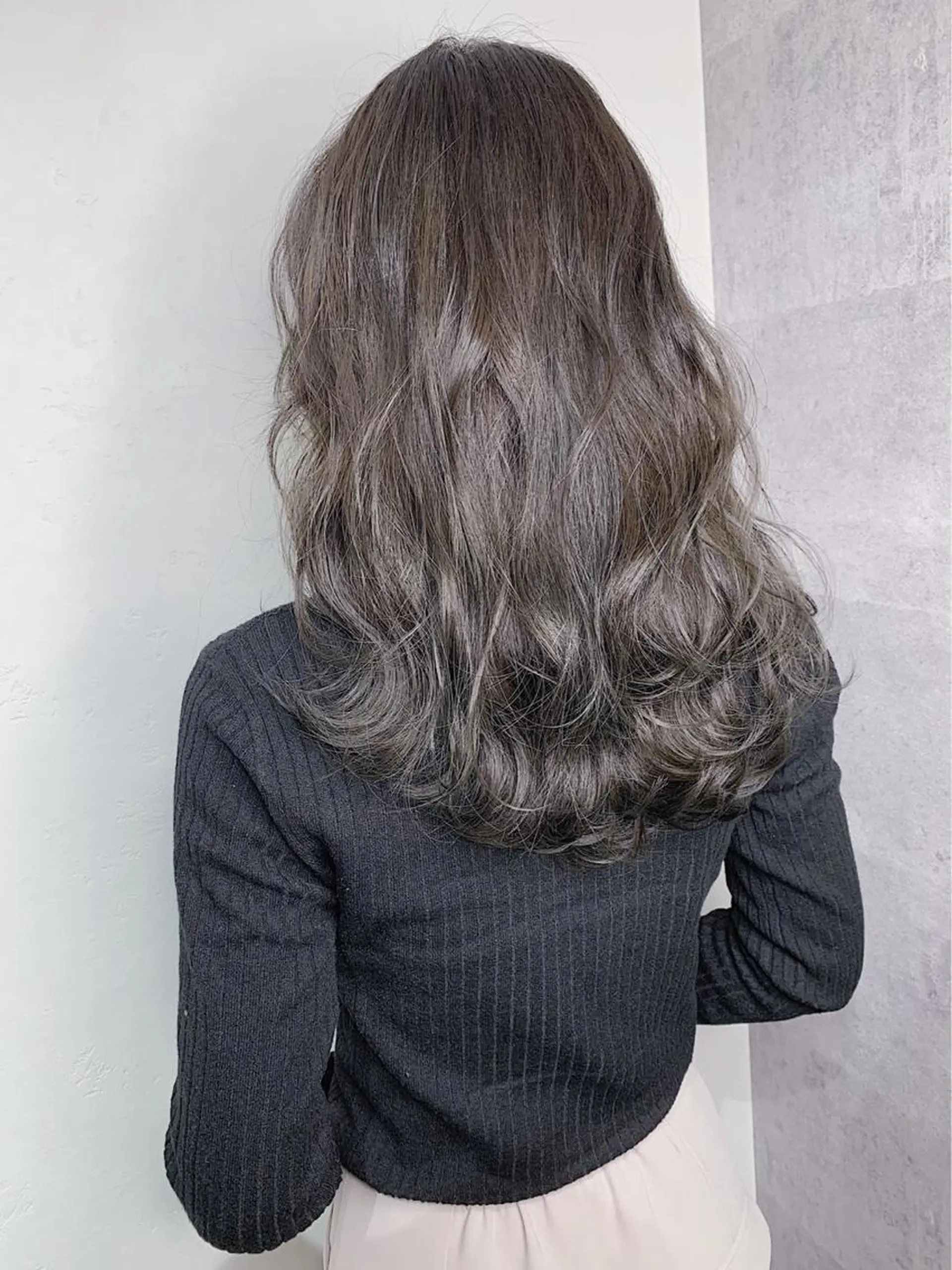 セミロング カラー アディクシーカラー ハイライトカラー ハイライト _WHITE 難波本店のヘアスタイル