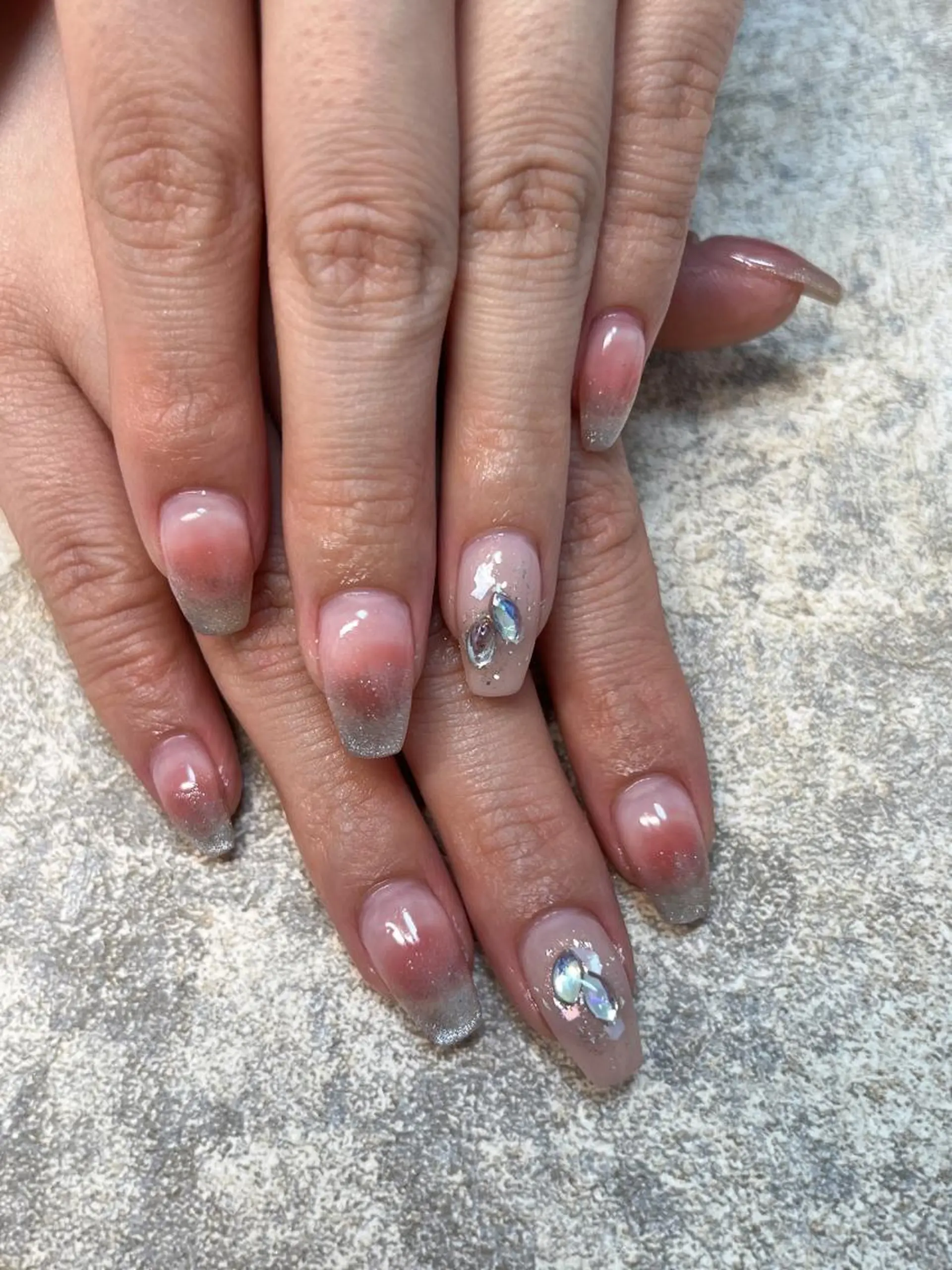 ネイル チークネイル グラデーション coco nailのネイルデザイン