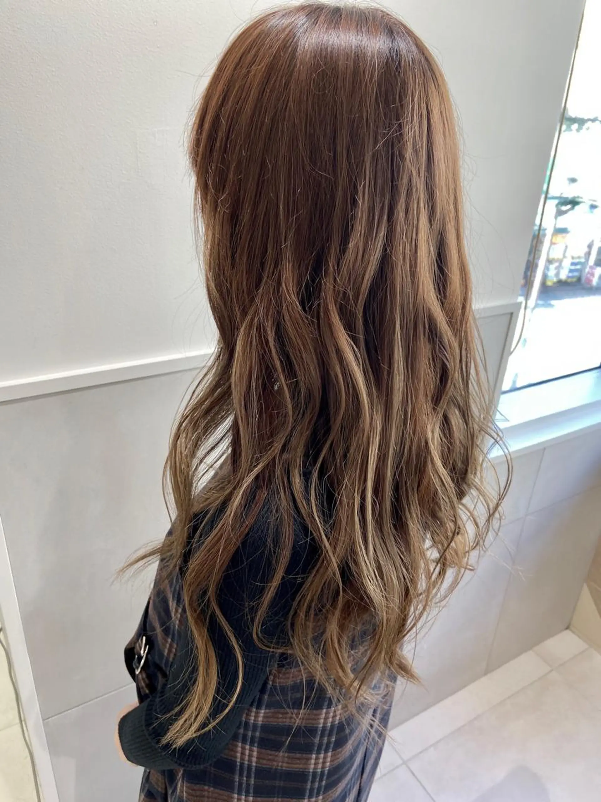 ロング カラー ベージュカラー ヘアカラー ヘッドスパ SALOWIN所属・小栗 麻衣のヘアスタイル