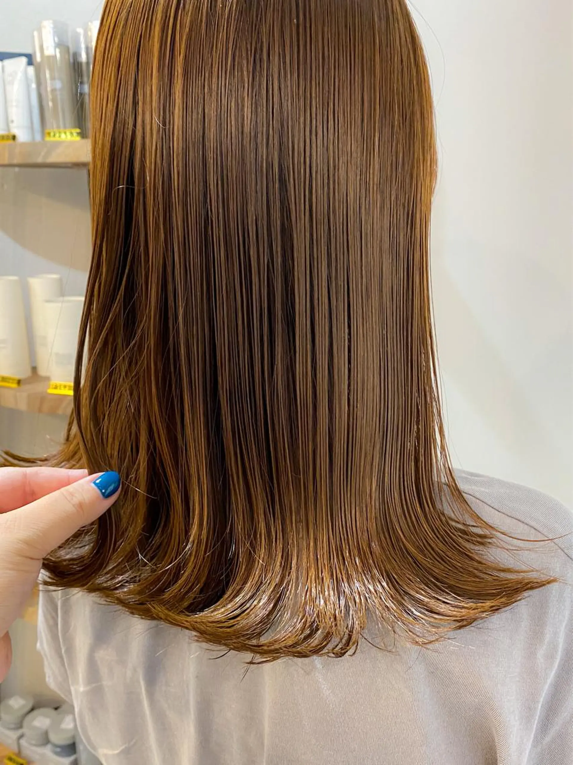 セミロング カラー ベージュカラー louwe 武藤幸世のヘアスタイル