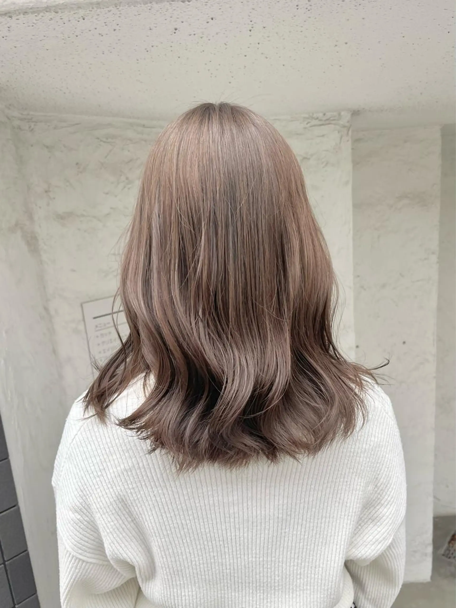 セミロング カラー グレージュ FUJINO RYOのヘアスタイル