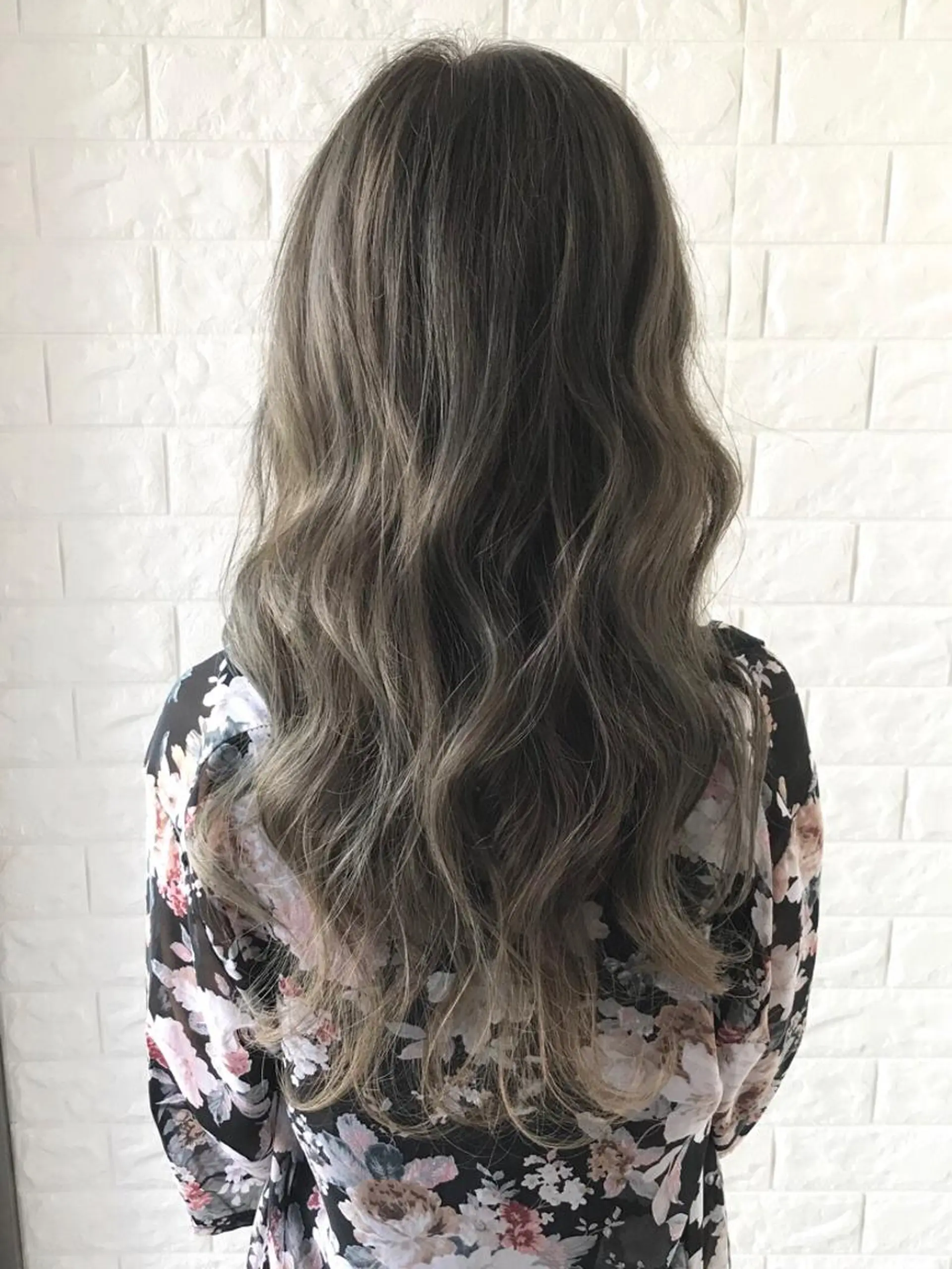 ロング カラー アッシュ アッシュグレー アッシュグレージュ 透明感カラー グレージュ エイジングケア特化 美容師✂️山崎竜二のヘアスタイル