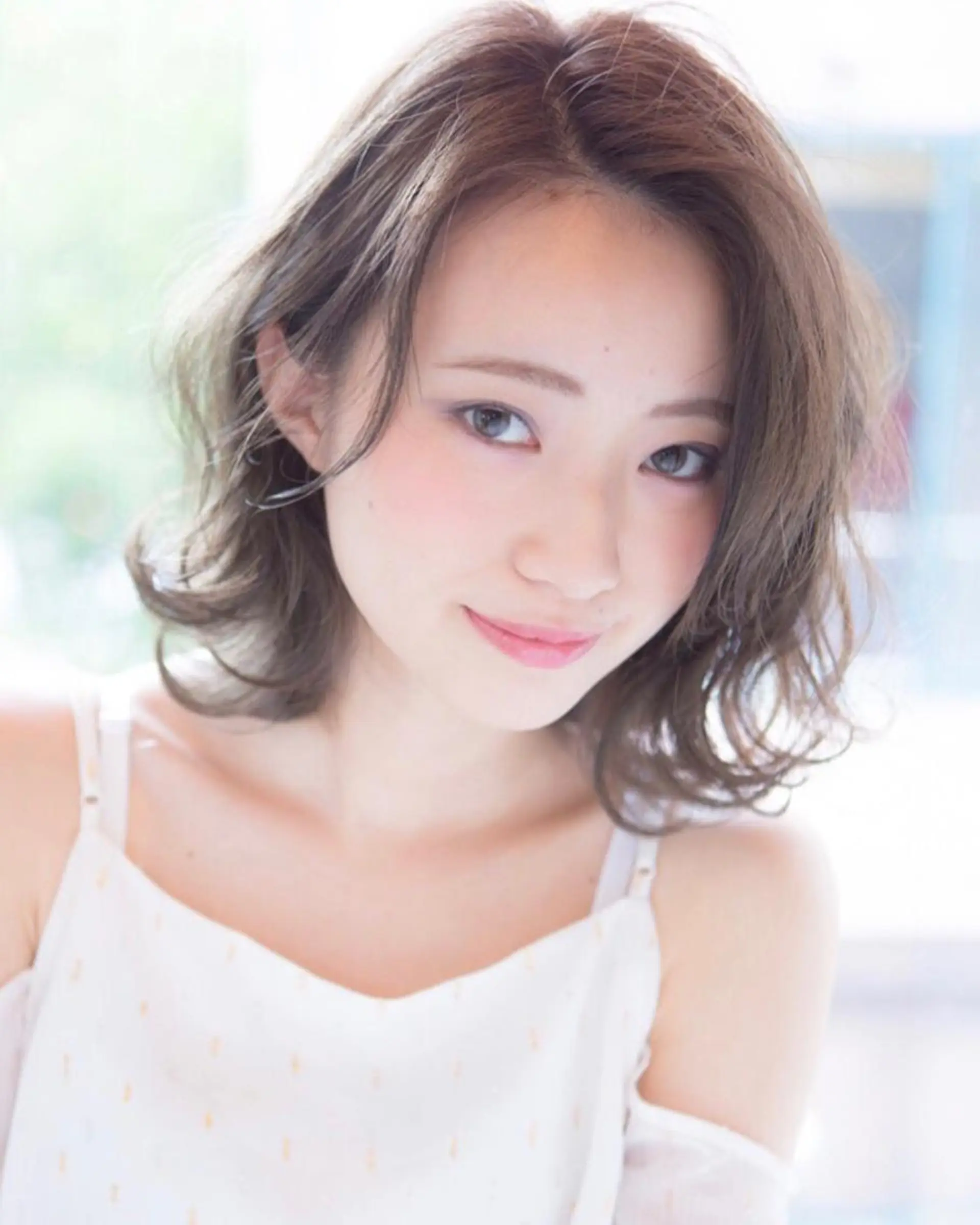 ショート カラー パーマ ベージュカラー ブリーチ ブラウンカラー 透明感カラー イルミナカラー 河合 真理子のヘアスタイル