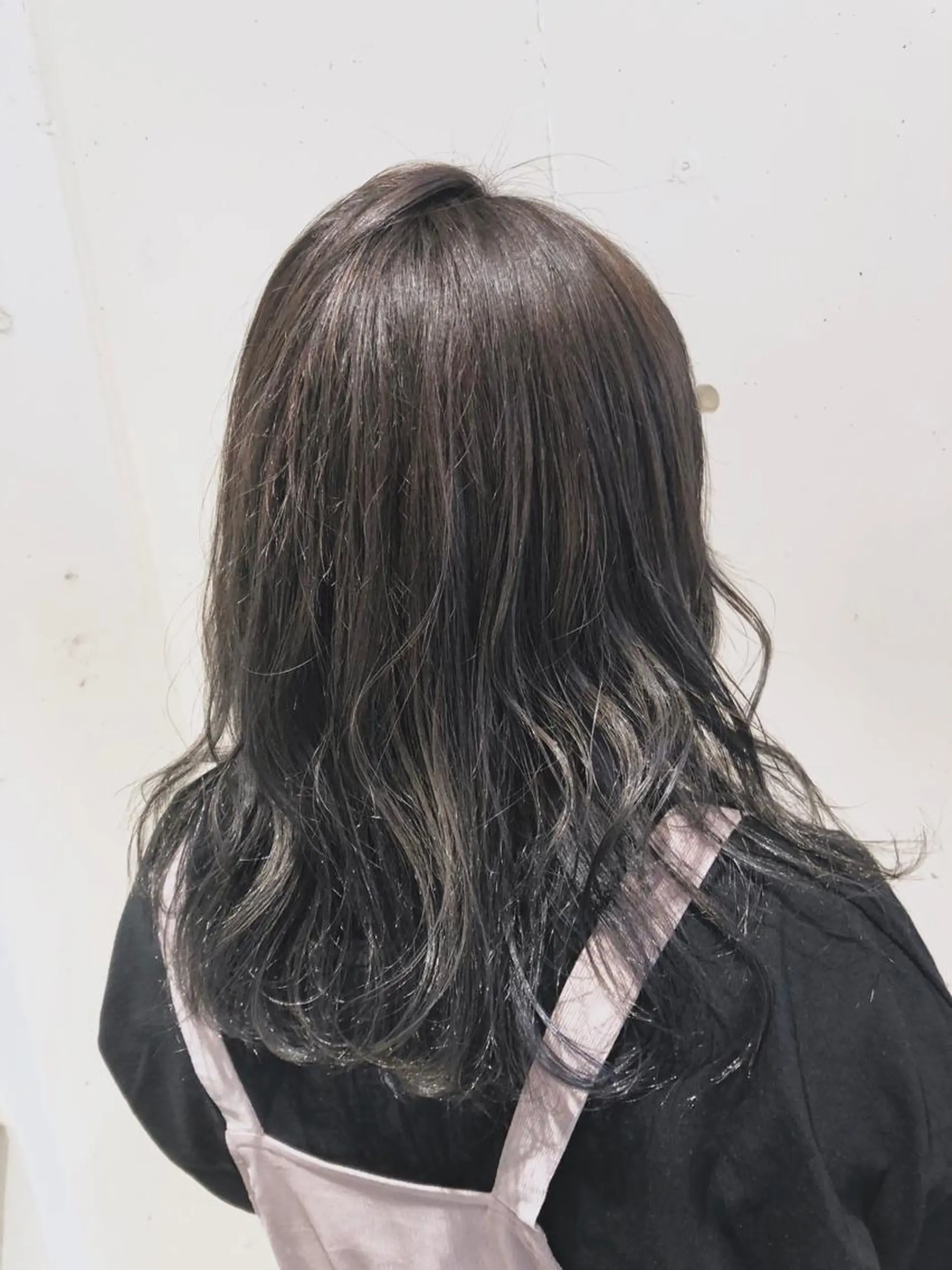 ミディアム カラー パーマ ヘアアレンジ アッシュ ベージュカラー ブリーチ 透明感カラー グラデーションカラー 【ツヤ髪美容師】 ツダケイスケのヘアスタイル