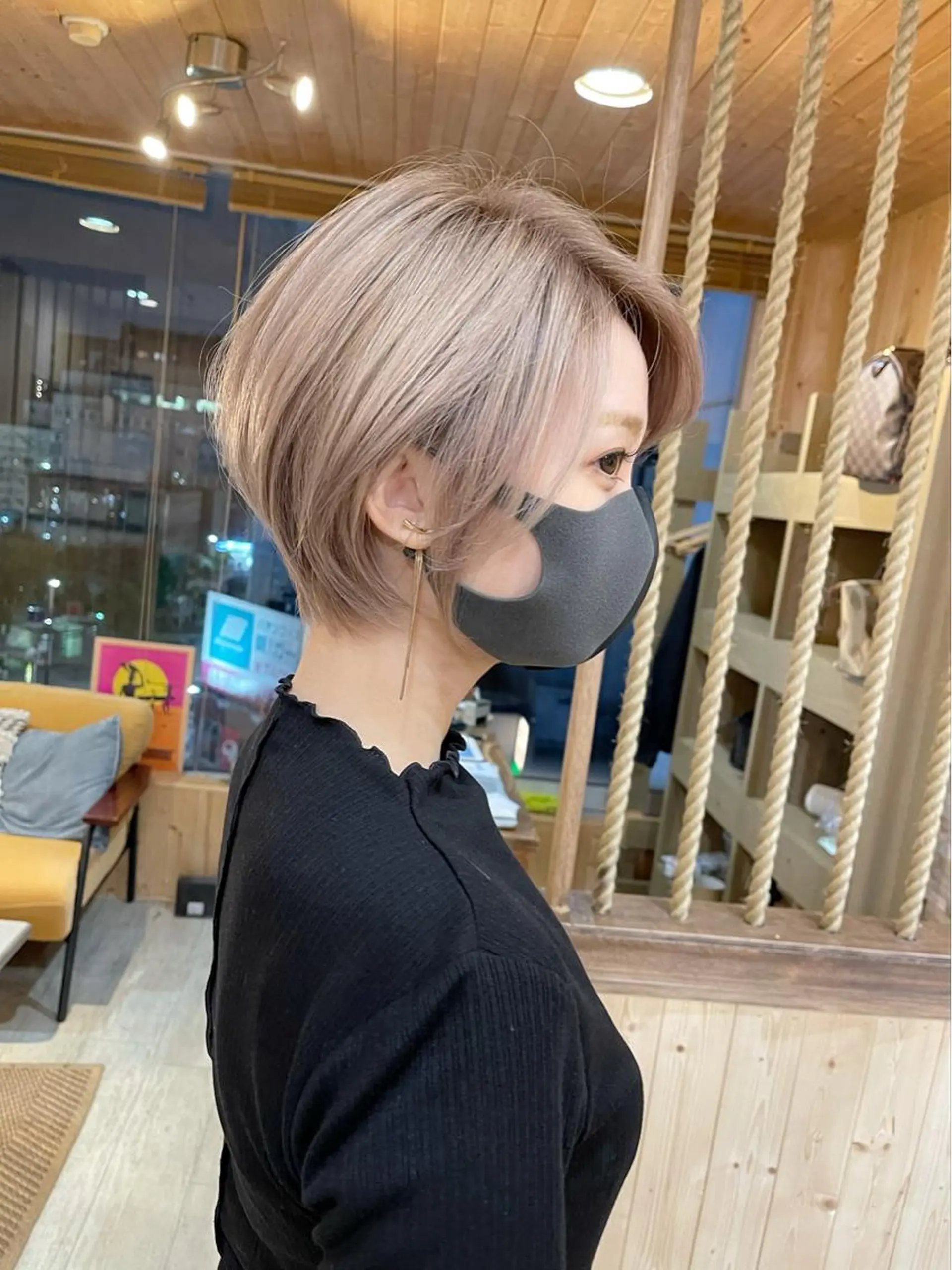 ショート 韓国レイヤー外国人風 透明感カラー髪質改善のヘアスタイル