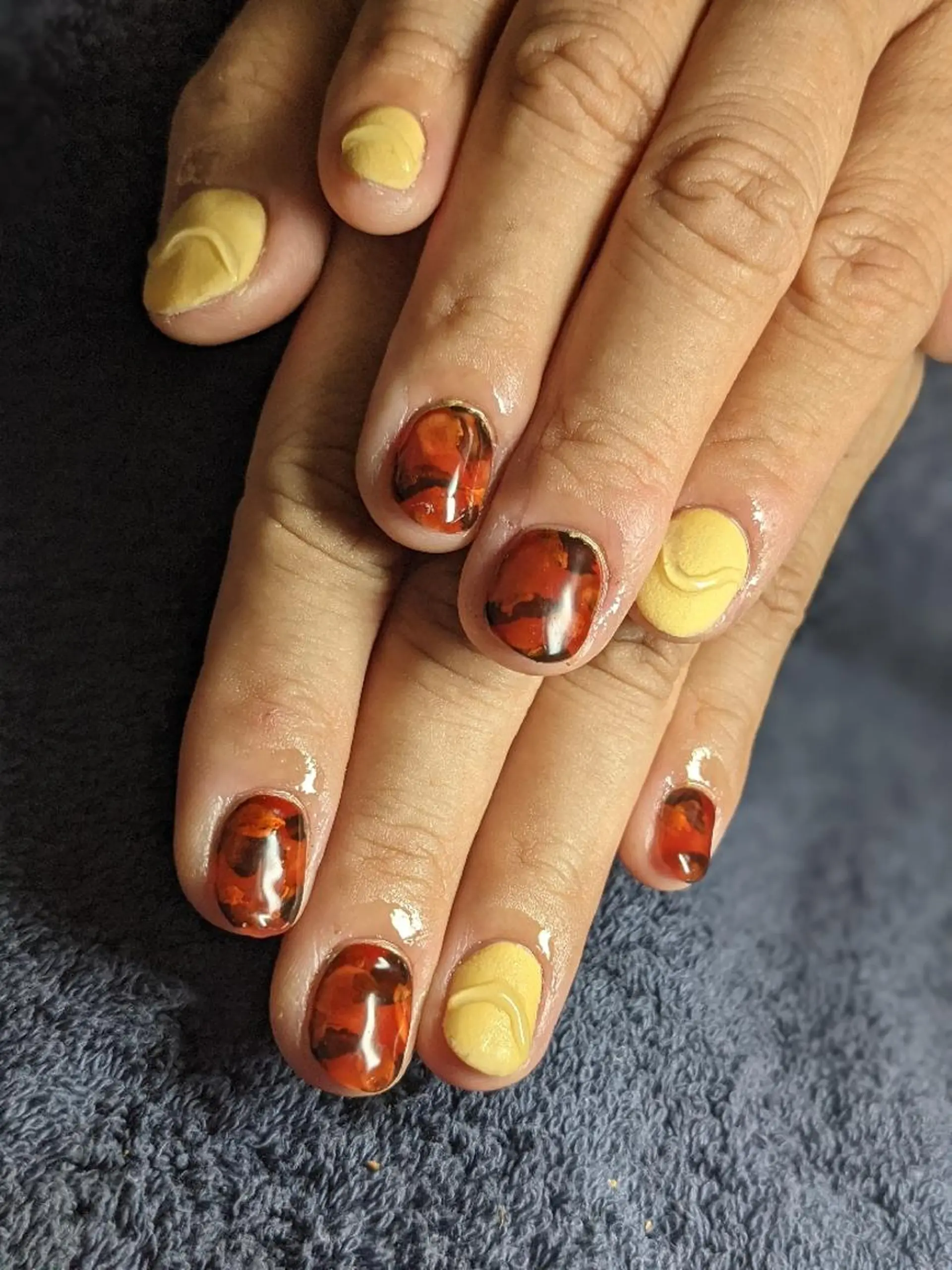 ショート ネイル べっ甲ネイル nail yu-joy所属・yuu -joynailのネイルデザイン