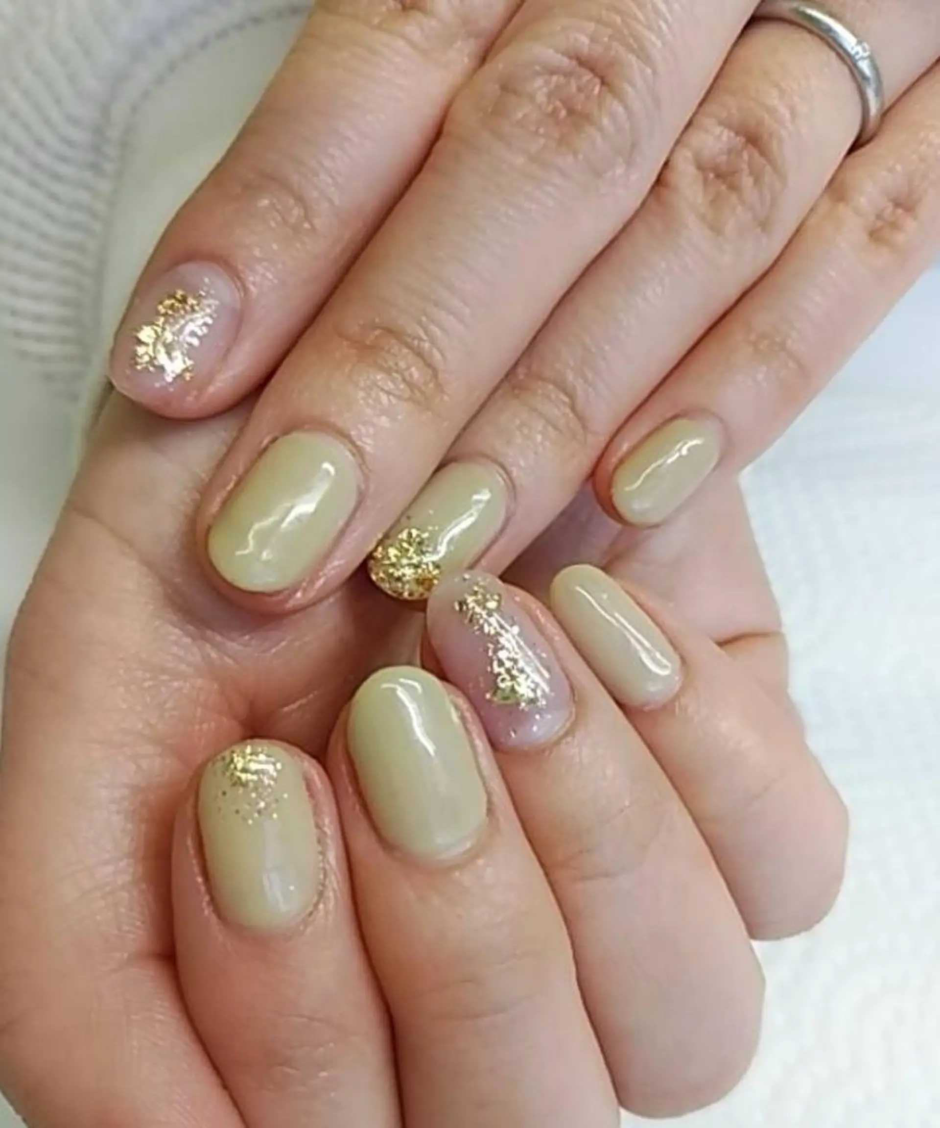 ネイル ラメ(グリッター) ワンカラーネイル ハンドネイル ハンドケア プライベートサロン RosyLily所属・プライベートサロン Rosy Lilyのネイルデザイン