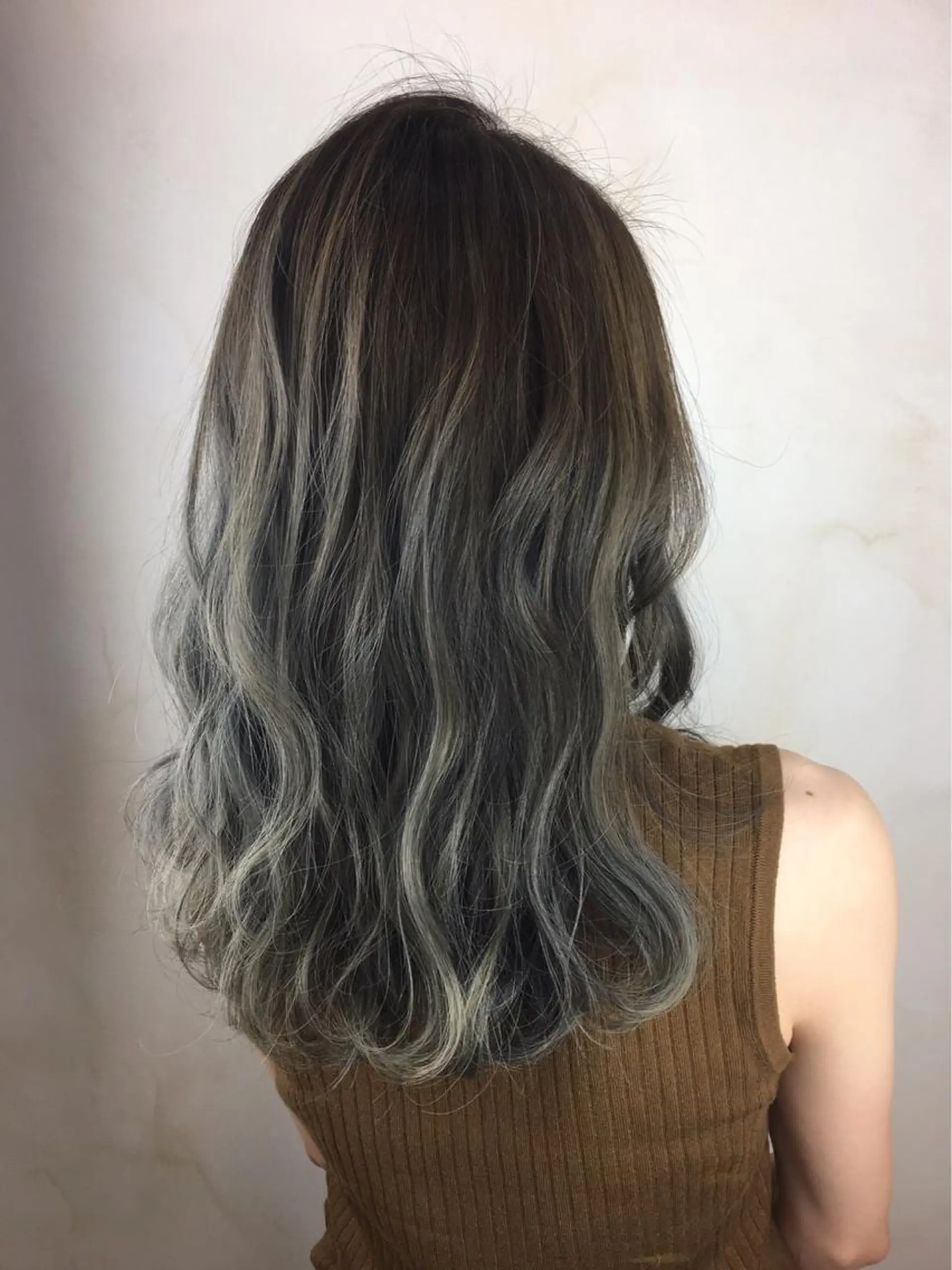 セミロング ハイライト ヘアカラー トリートメント iroa＋color 鶴見店のヘアスタイル