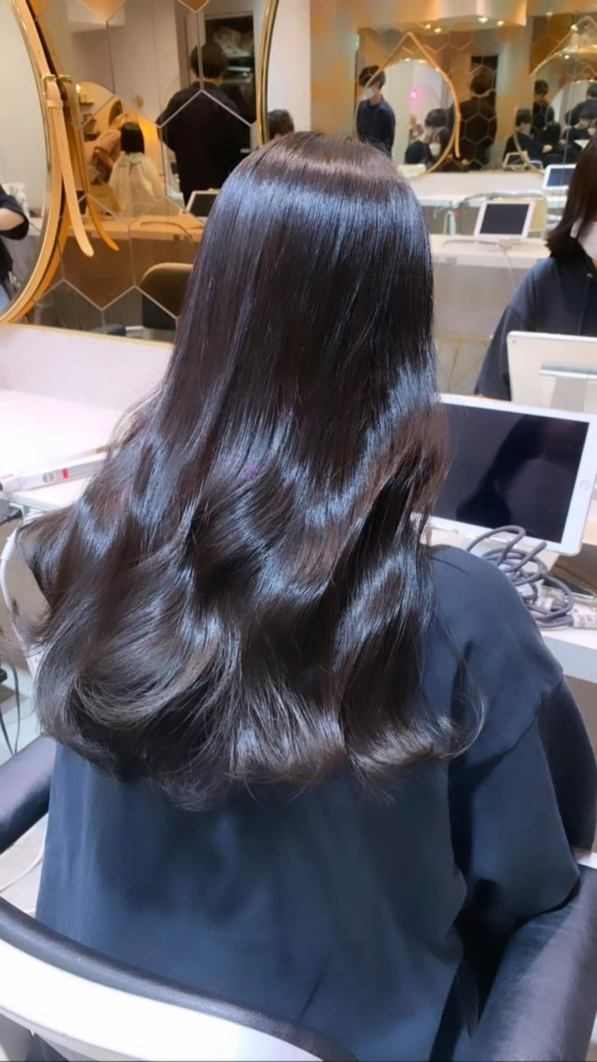 ロング アッシュ ボブ くびれヘア 天使の羽バング・フェザーバング かきあげバング 新宿/韓国レイヤー 髪質改善カラー/角所のヘアスタイル