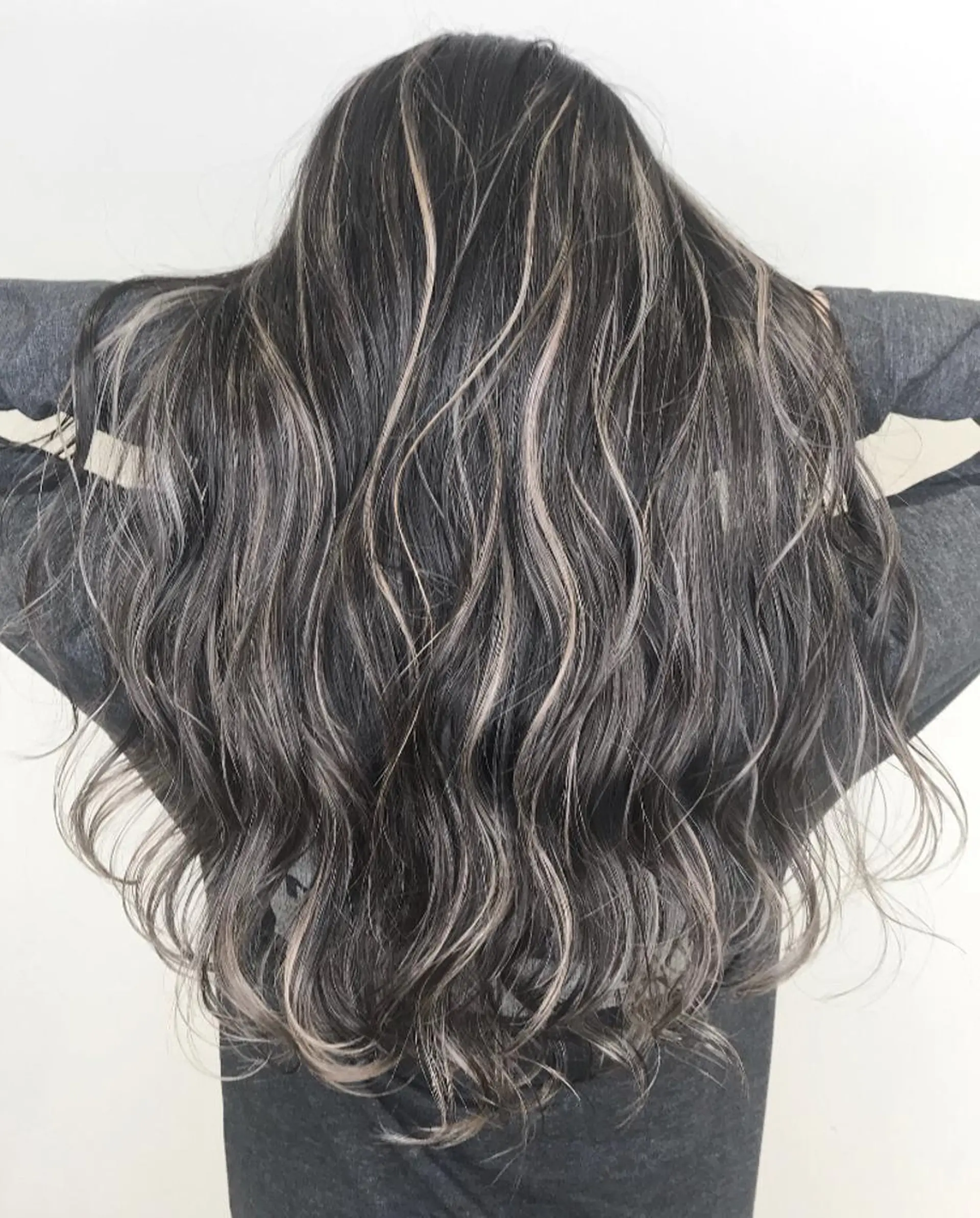 ロング カラー ハイライトカラー ハイライト 森本 笑のヘアスタイル